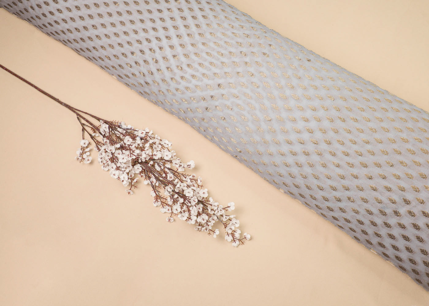 White Georgette Fabric With All Over Zari Handloom 16753