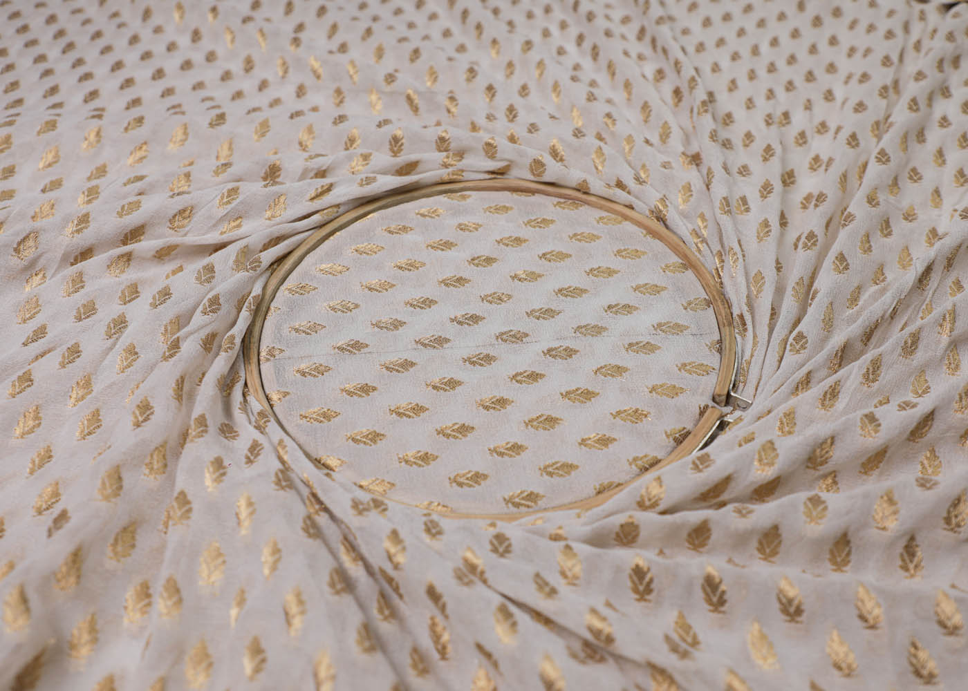 White Georgette Fabric With All Over Zari Handloom 16753