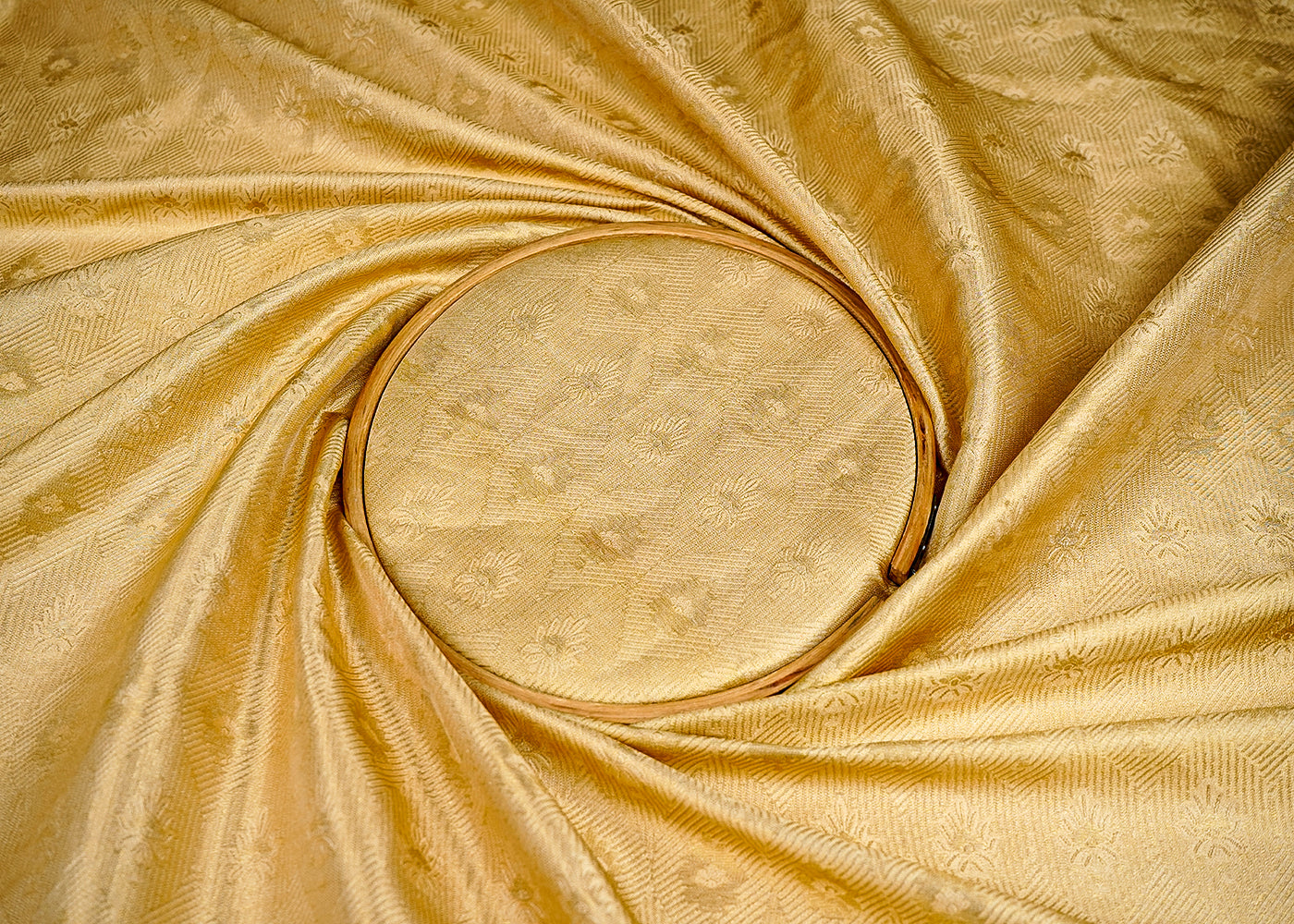 (Pre-Cut 2.55 MTR) Golden Banarasi Brocade Fabric With All Over Golden Zari Handloom 18345