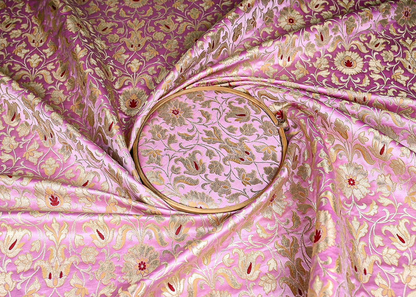 (Pre-Cut 1 MTR) Baby Pink Banarasi Brocade Fabric With All Over Thread And Zari Handloom 18738