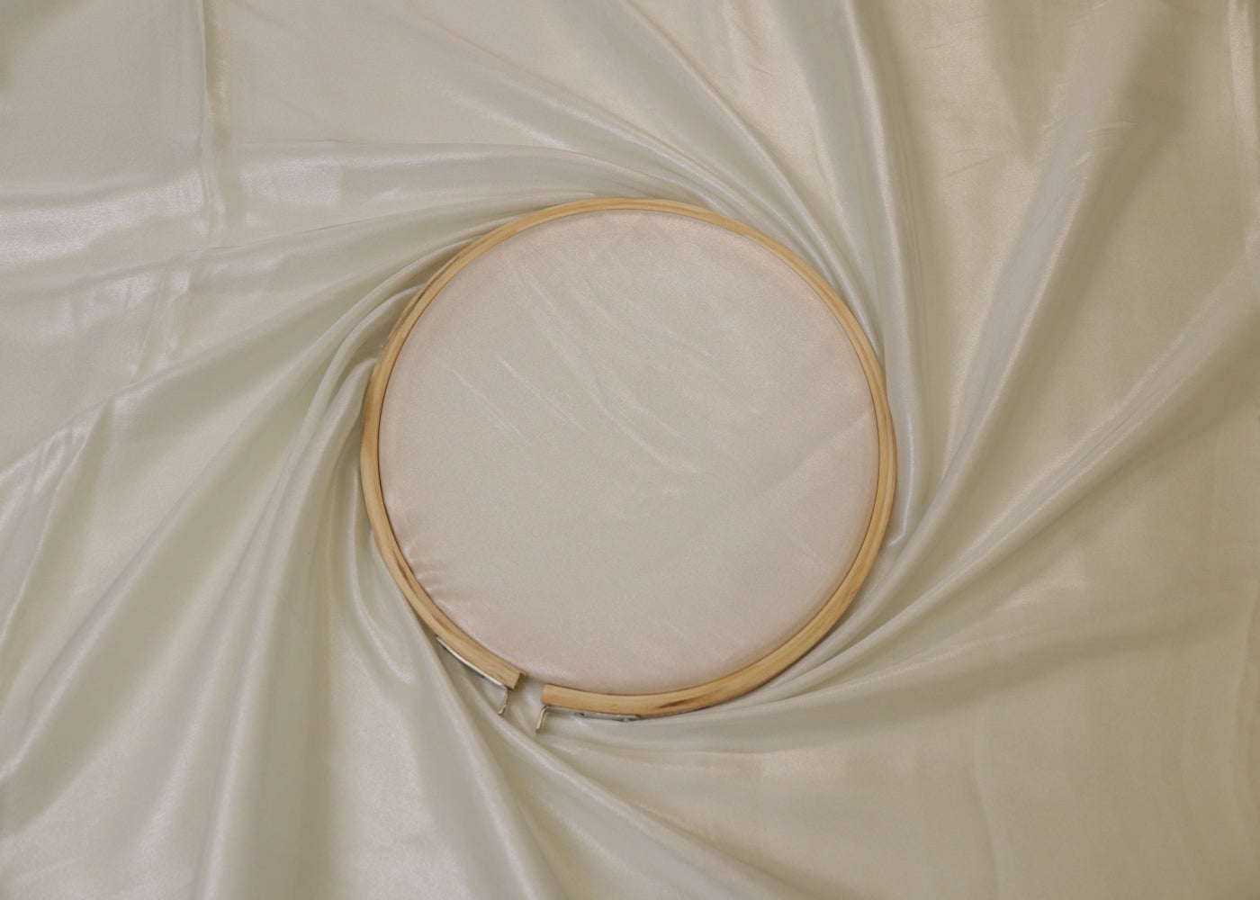 Pearl white coloured shimmer georgette - Paras Gallery Fabrics