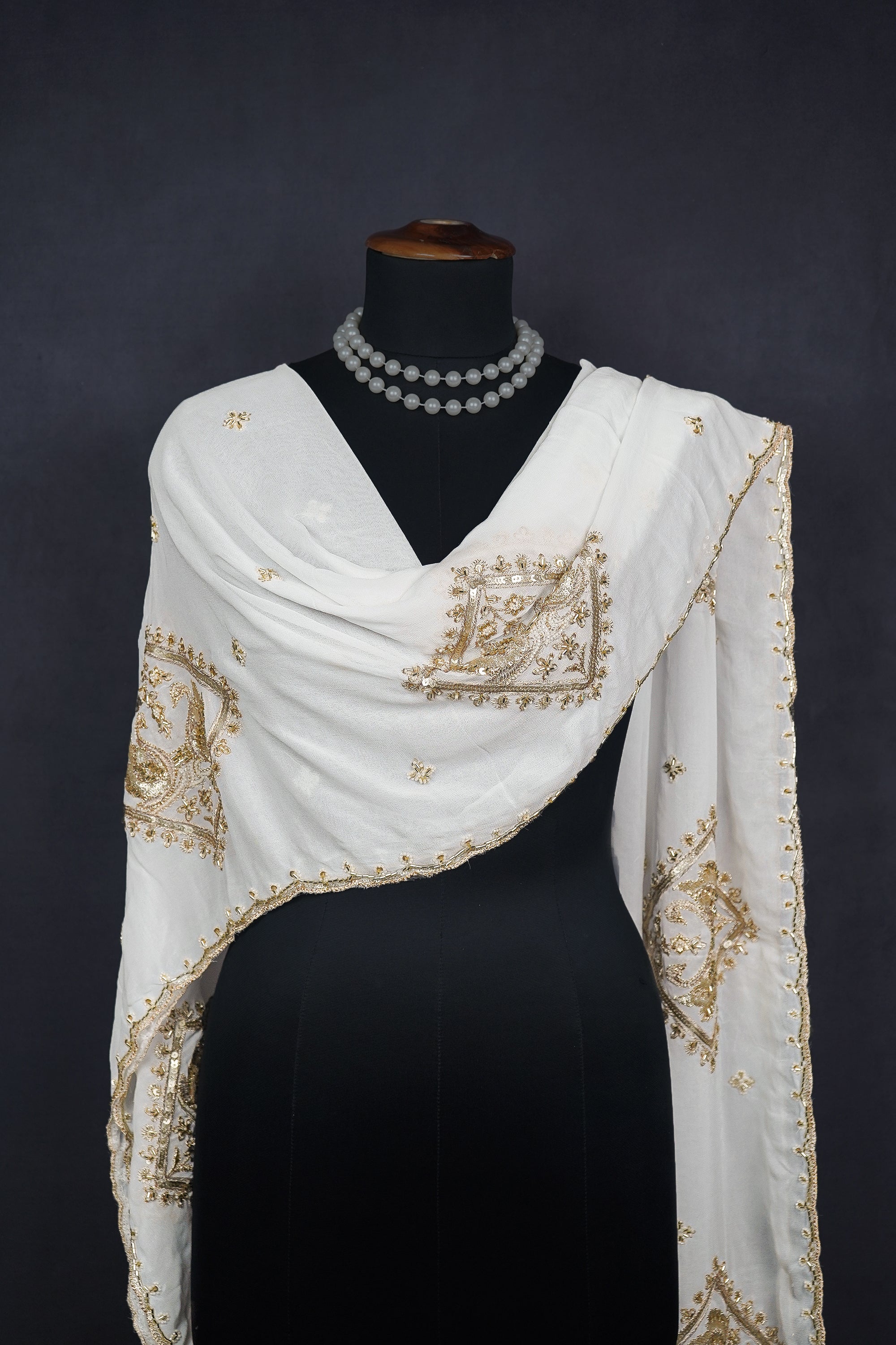 white-georgette-dupatta-with-all-over-katdana-bead-zari-and-sequins-with-borders-20706-real-view