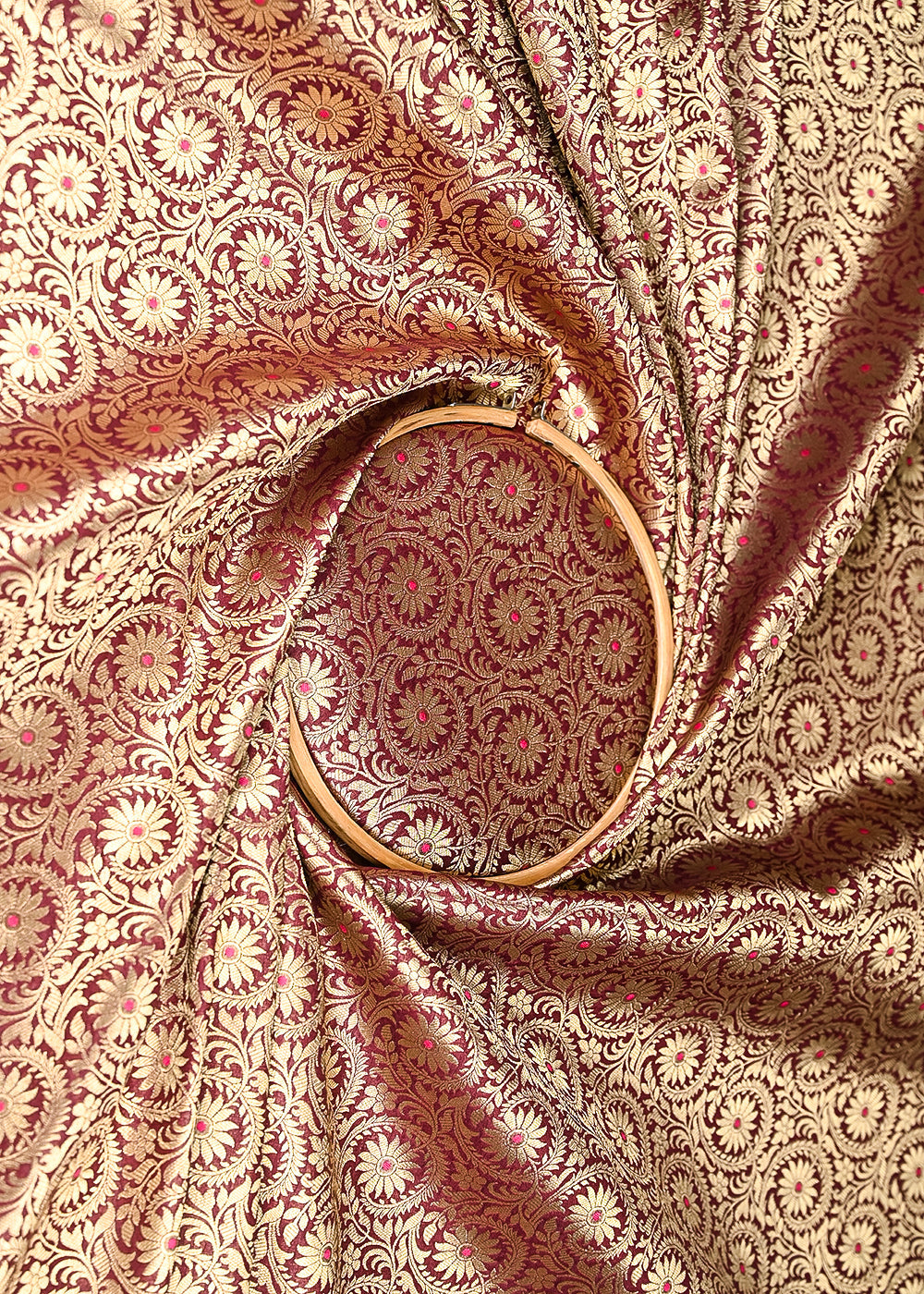 Maroon-Banarasi-Brocade-Fabric-With-All-Over-Thread-And-Zari-Handloom-20943-close-view