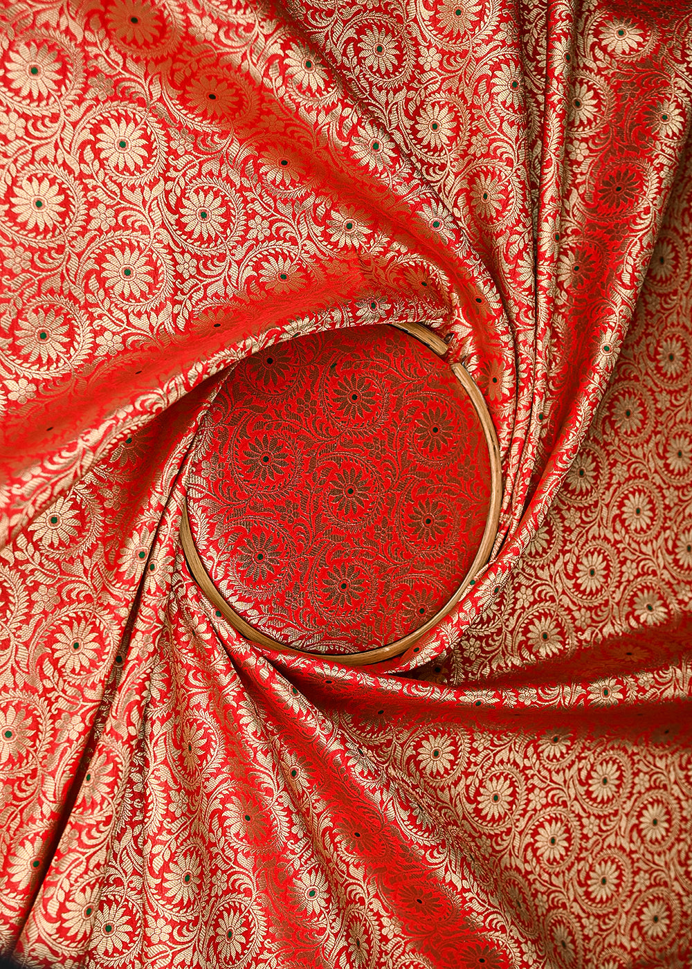 Red-Banarasi-Brocade-Fabric-With-All-Over-Thread-And-Zari-Handloom-20947-close-view