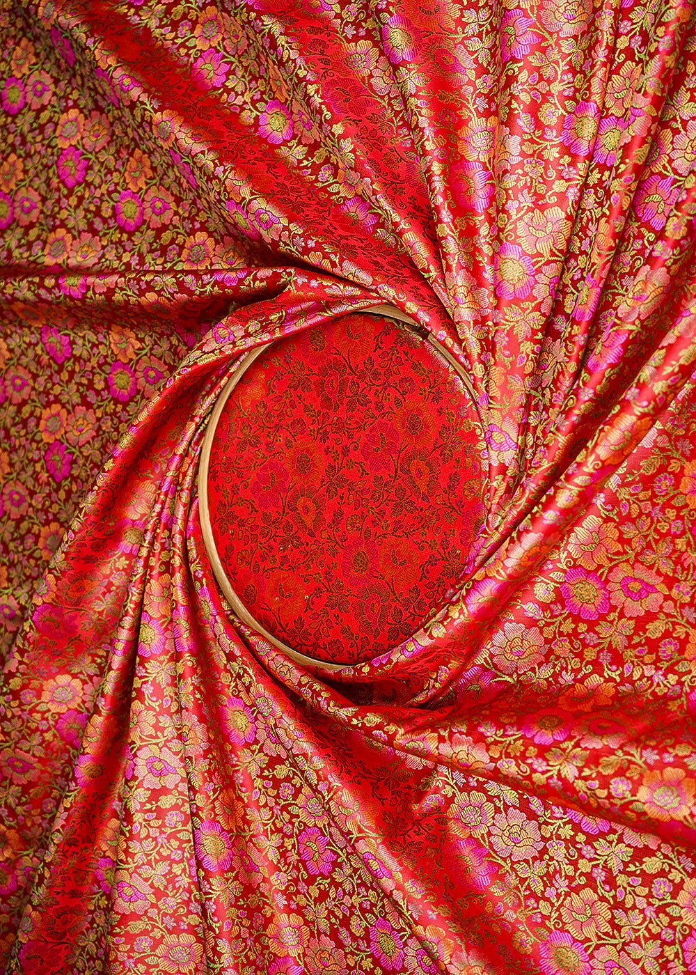 Red-Banarasi-Brocade-Fabric-With-All-Over-Thread-And-Zari-Handloom-21265-close-view