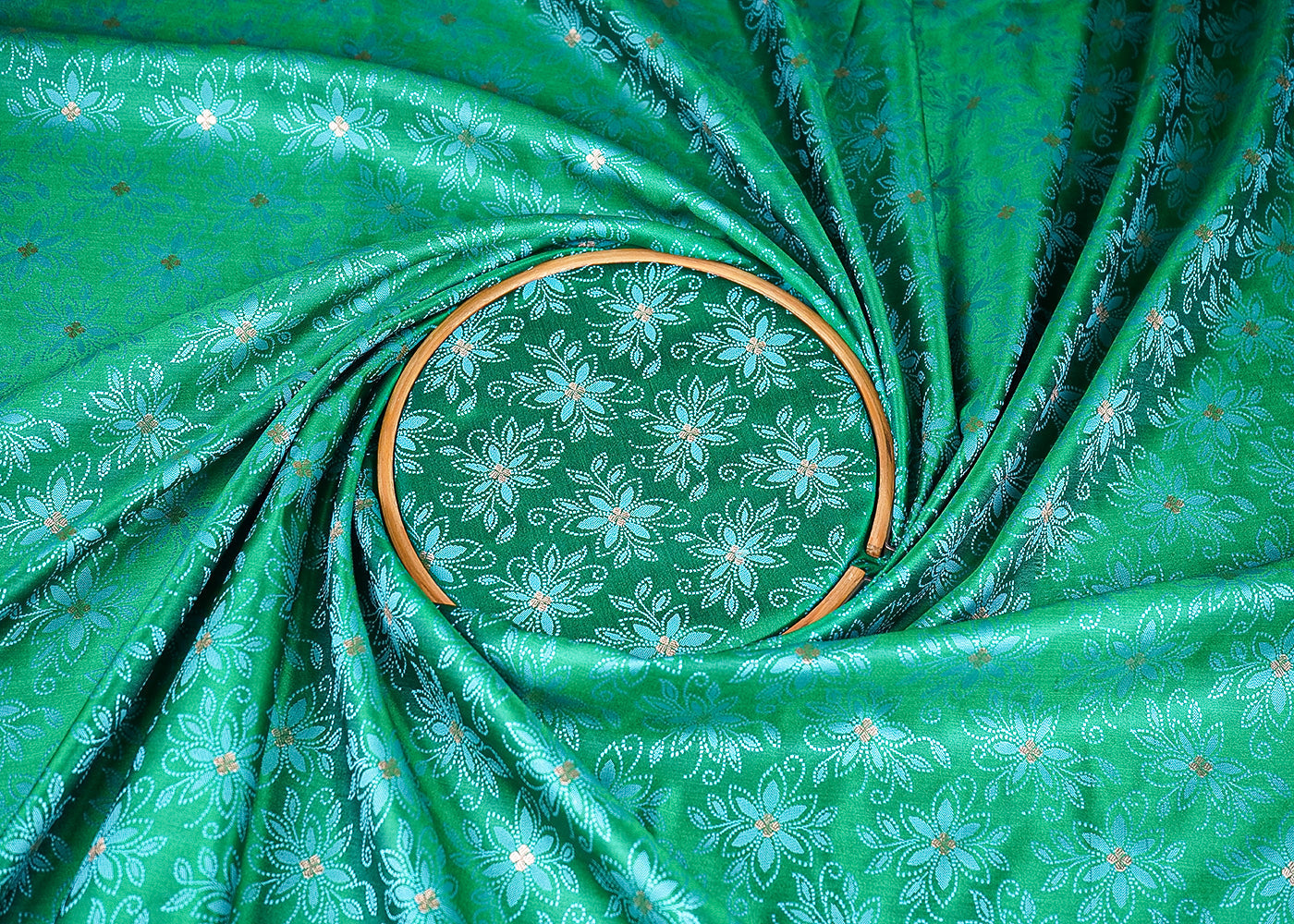 Green-Banarasi-Brocade-Fabric-With-All-Over-Thread-And-Zari-Handloom-21269-close-view