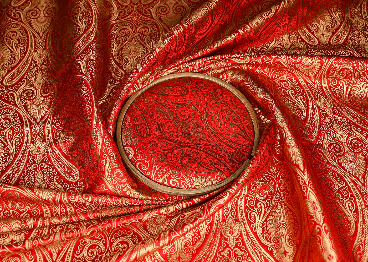 Red-Banarasi-Brocade-Fabric-With-All-Over-Golden-Zari-Handloom-21312-close-view