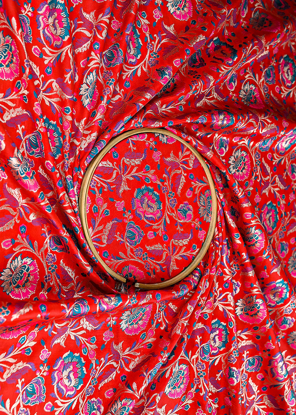 Red-Banarasi-Brocade-Fabric-With-All-Over-Thread-And-Zari-Handloom-21478-close-view