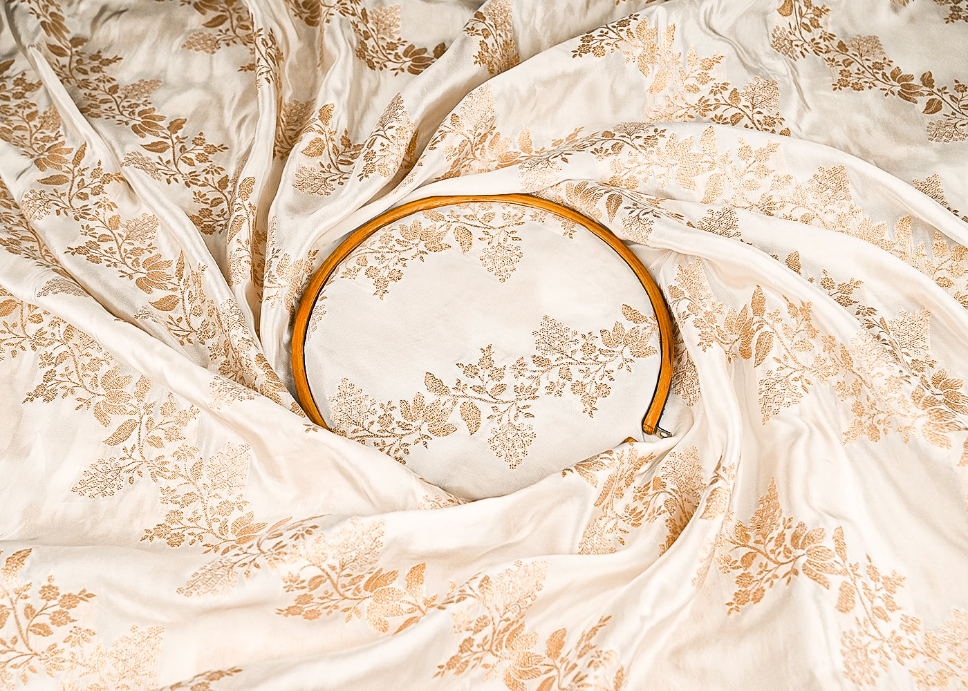 White Dyeable Crepe Fabric With All Over Zari Handloom 21692