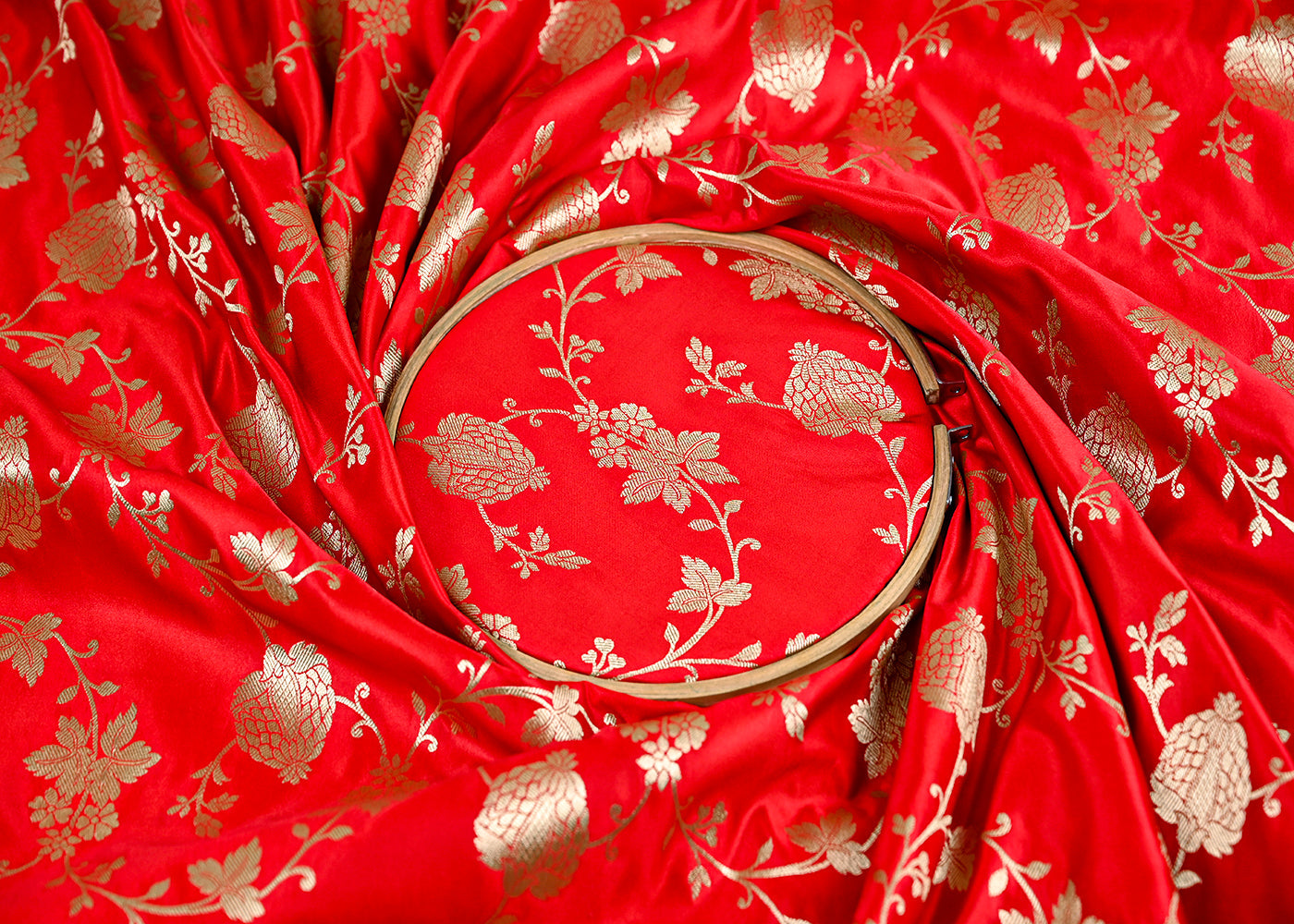 Red-Banarasi-Brocade-Fabric-With-All-Over-Zari-Handloom-22232-close-view