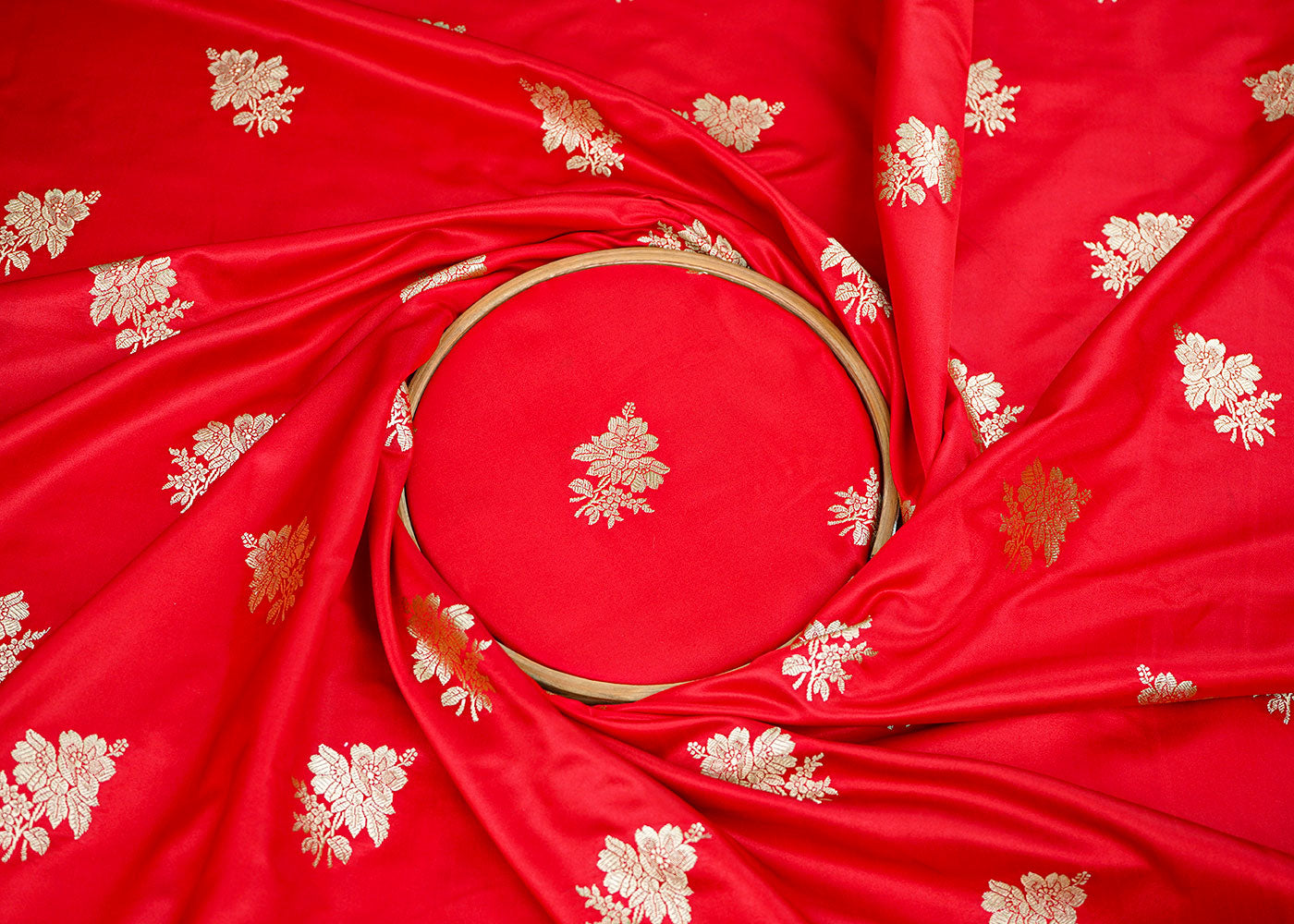 Red-Banarasi-Brocade-Fabric-With-Allover-Zari-Handloom-22263-close-view