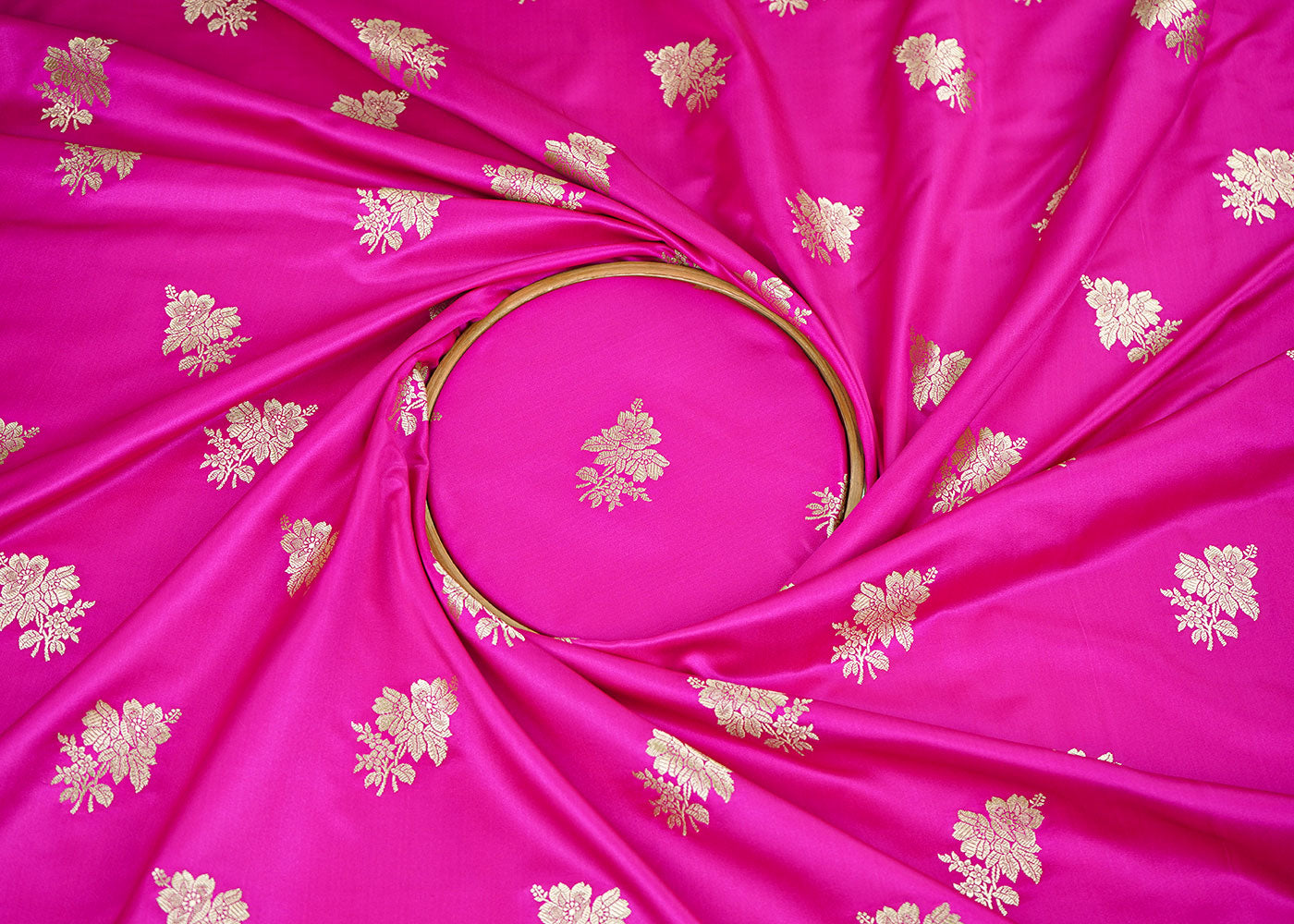 Magenta-Banarasi-Brocade-Fabric-With-Allover-Zari-Handloom-22264-close-view