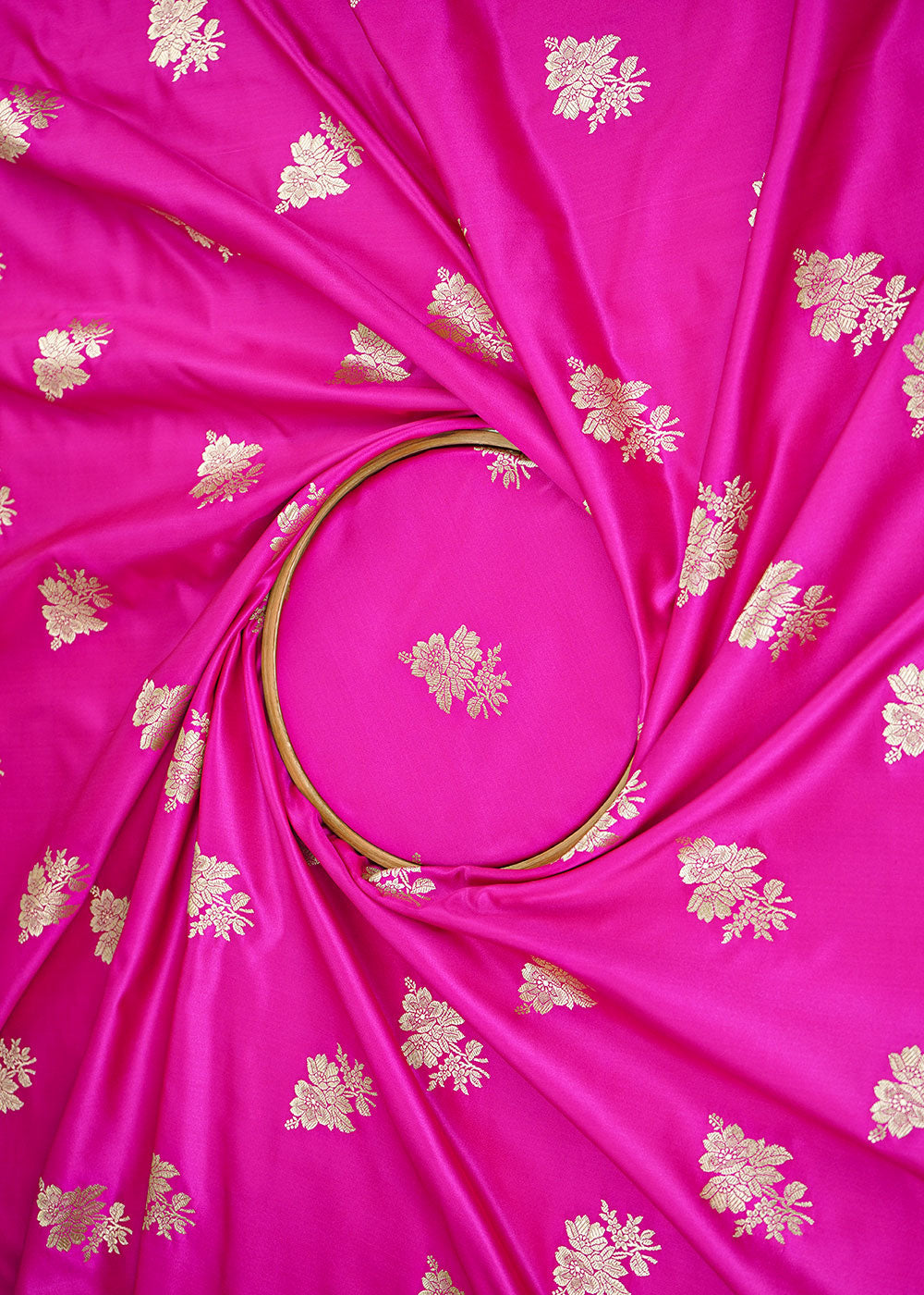 Magenta-Banarasi-Brocade-Fabric-With-Allover-Zari-Handloom-22264-close-view