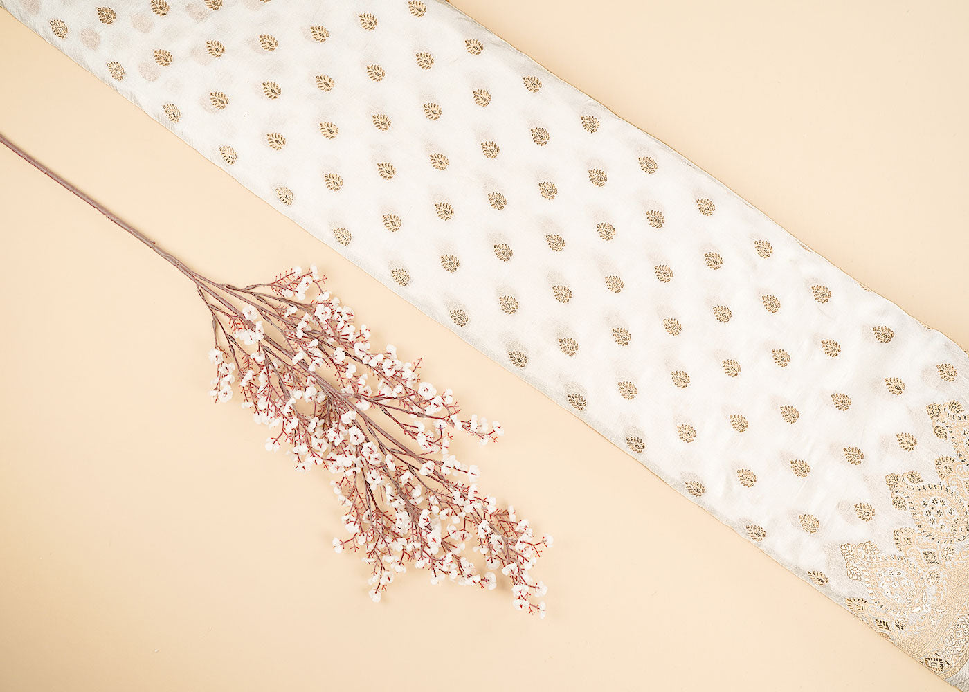 White-Dyeable-Silk-Fabric-With-Allover-Zari-Handloom-With-One-Side-Border-22337