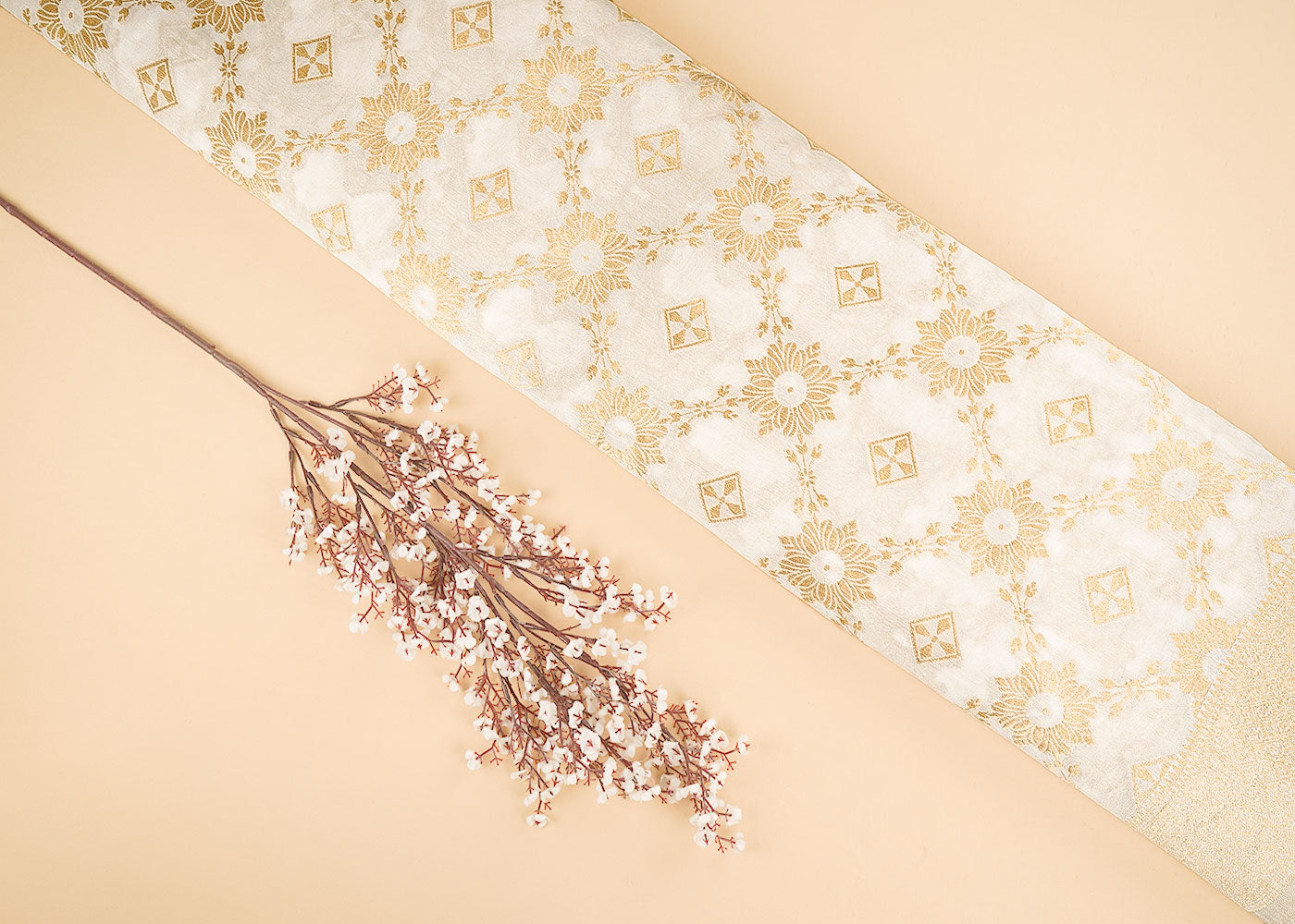 White-Dyeable-Georgette-Fabric-With-Allover-Zari-Handloom-With-One-Side-Border-22339