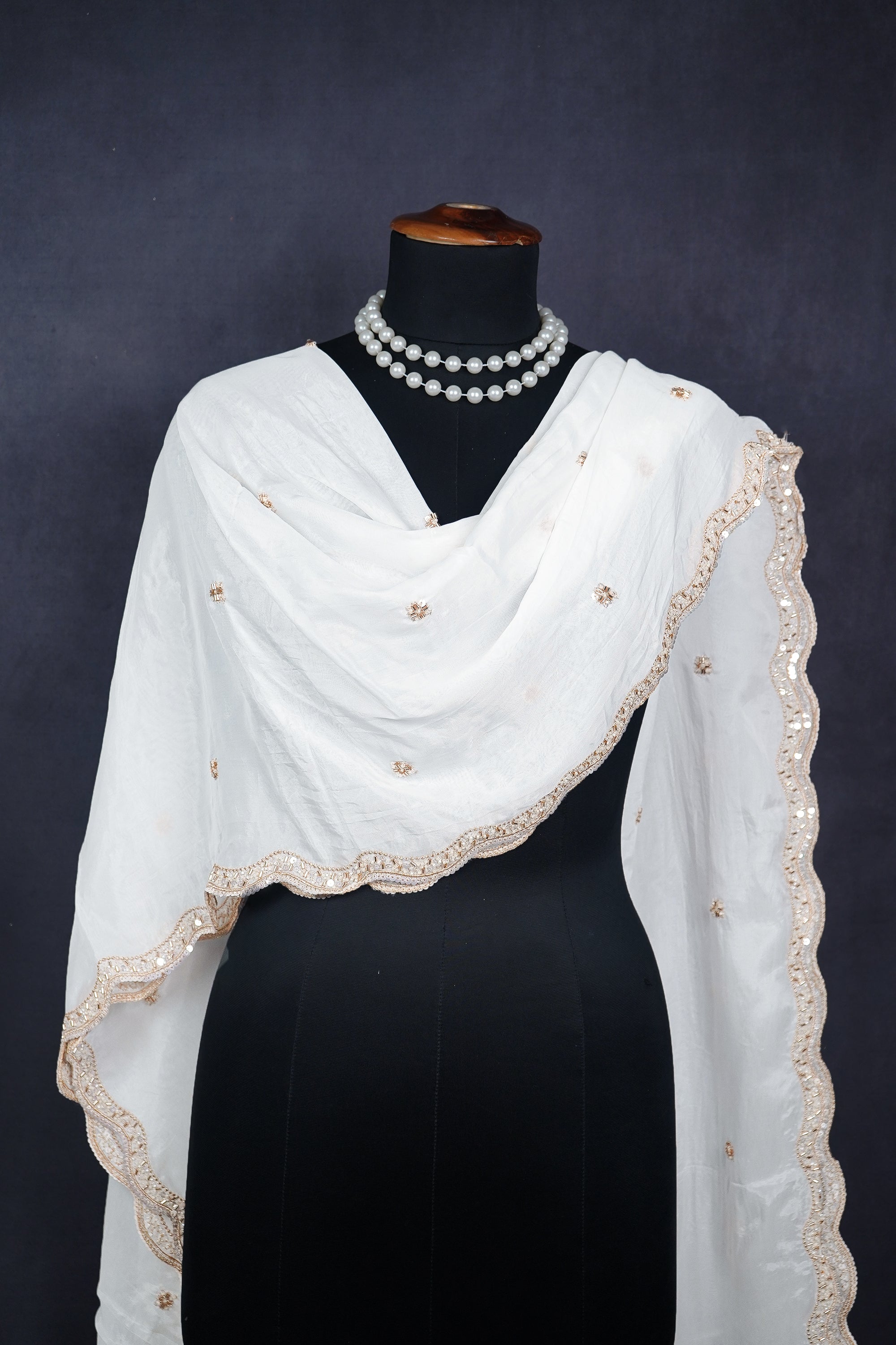 white-organza-dupatta-with-all-over-katdana-bead-and-sequins-work-with-scalloped-border-22369-real-view