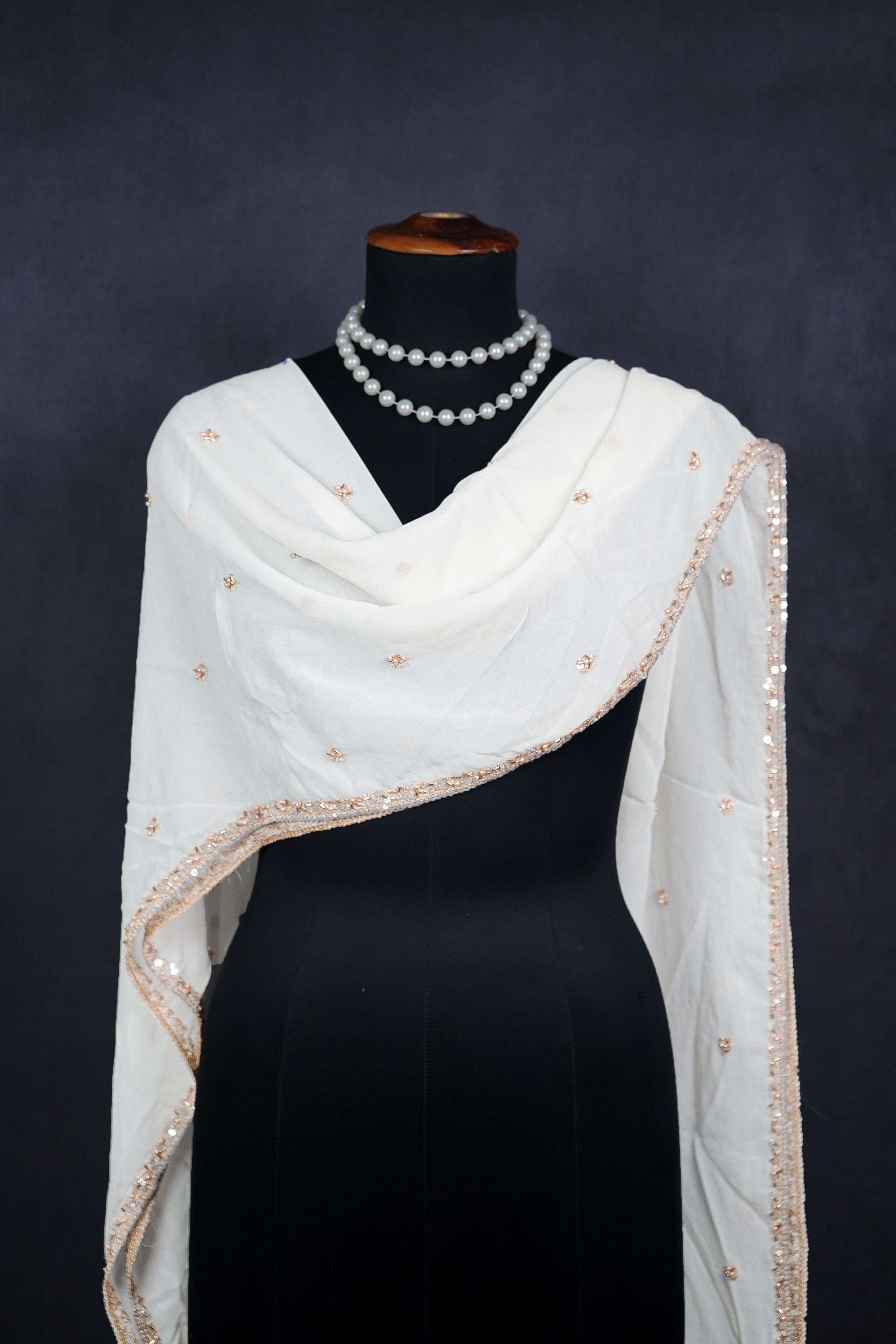 white-georgette-dupatta-with-all-over-bead-sequins-katdana-and-zari-work-22372-real-view