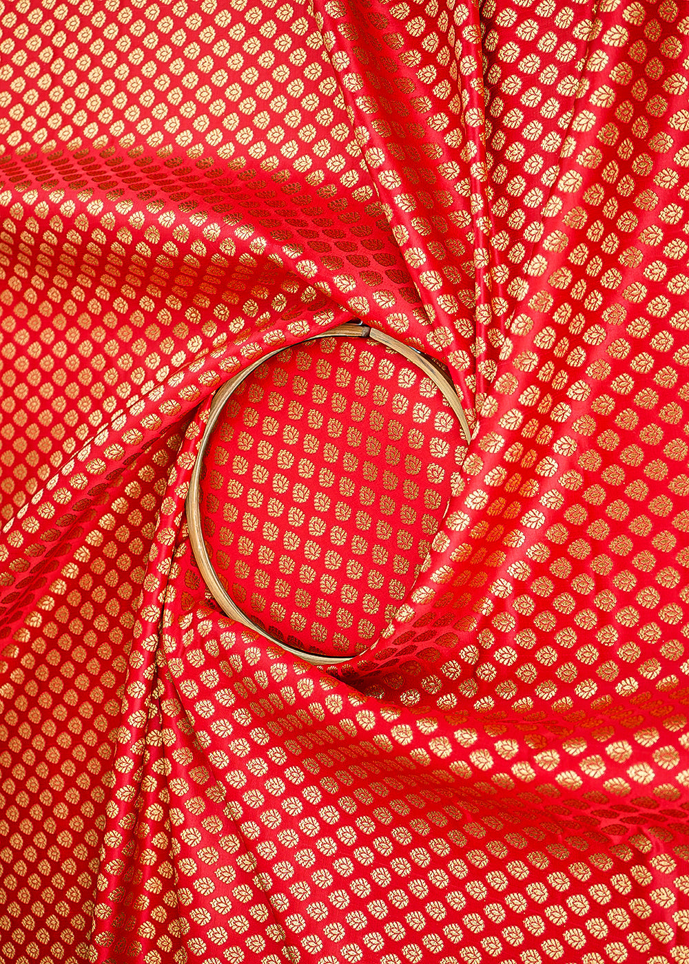 Red-Banarasi-Brocade-Fabric-With-All-Over-Golden-Zari-Handloom-22706-close-view