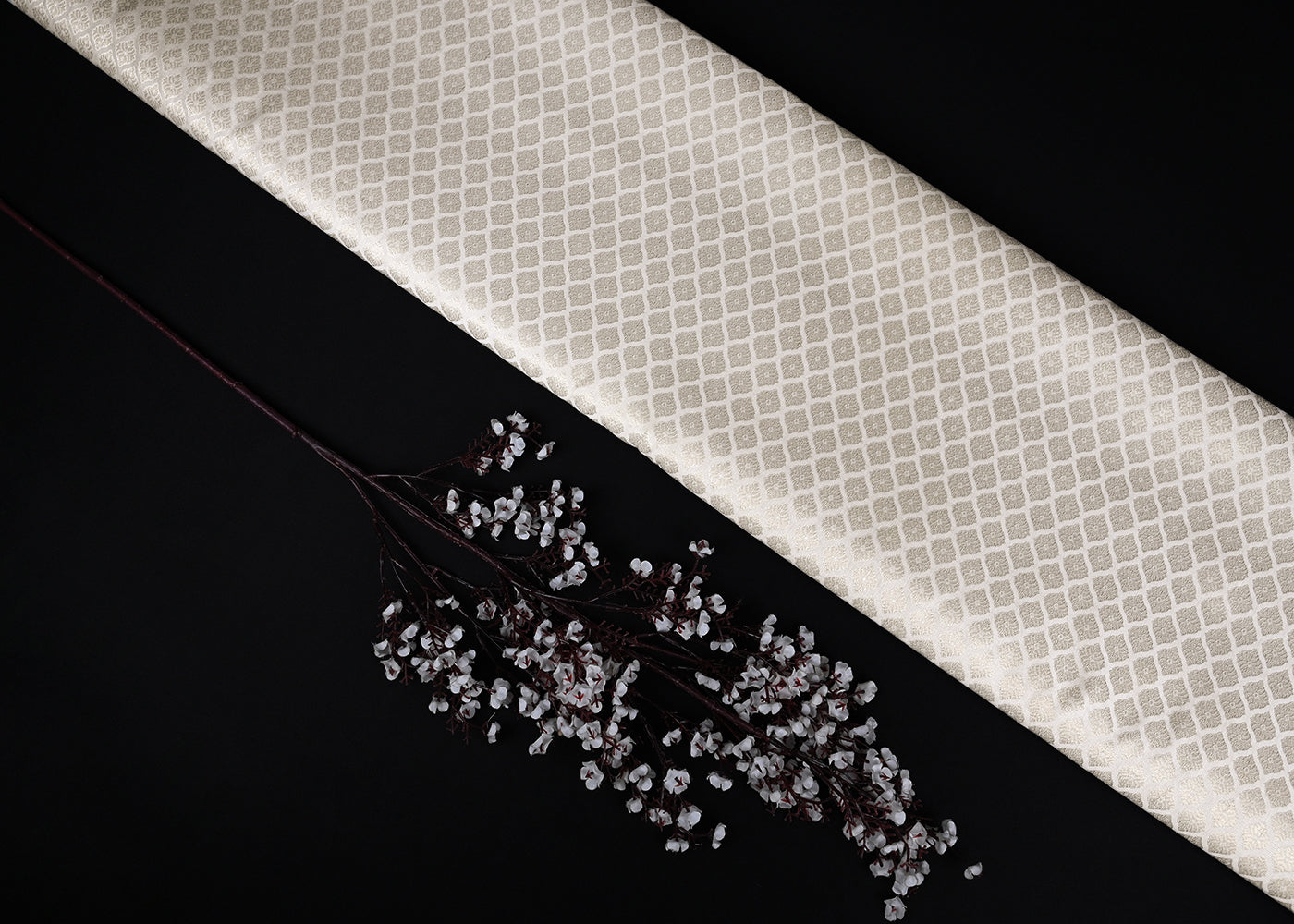 White-Banarasi-Brocade-Fabric-With-All-Over-Silver-And-Golden-Zari-Handloom-22916