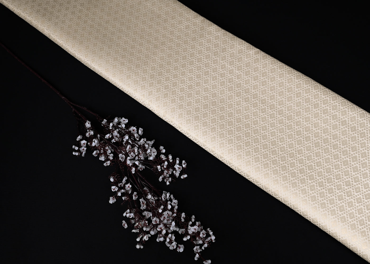White-Banarasi-Brocade-Fabric-With-All-Over-Silver-And-Golden-Zari-Handloom-22927