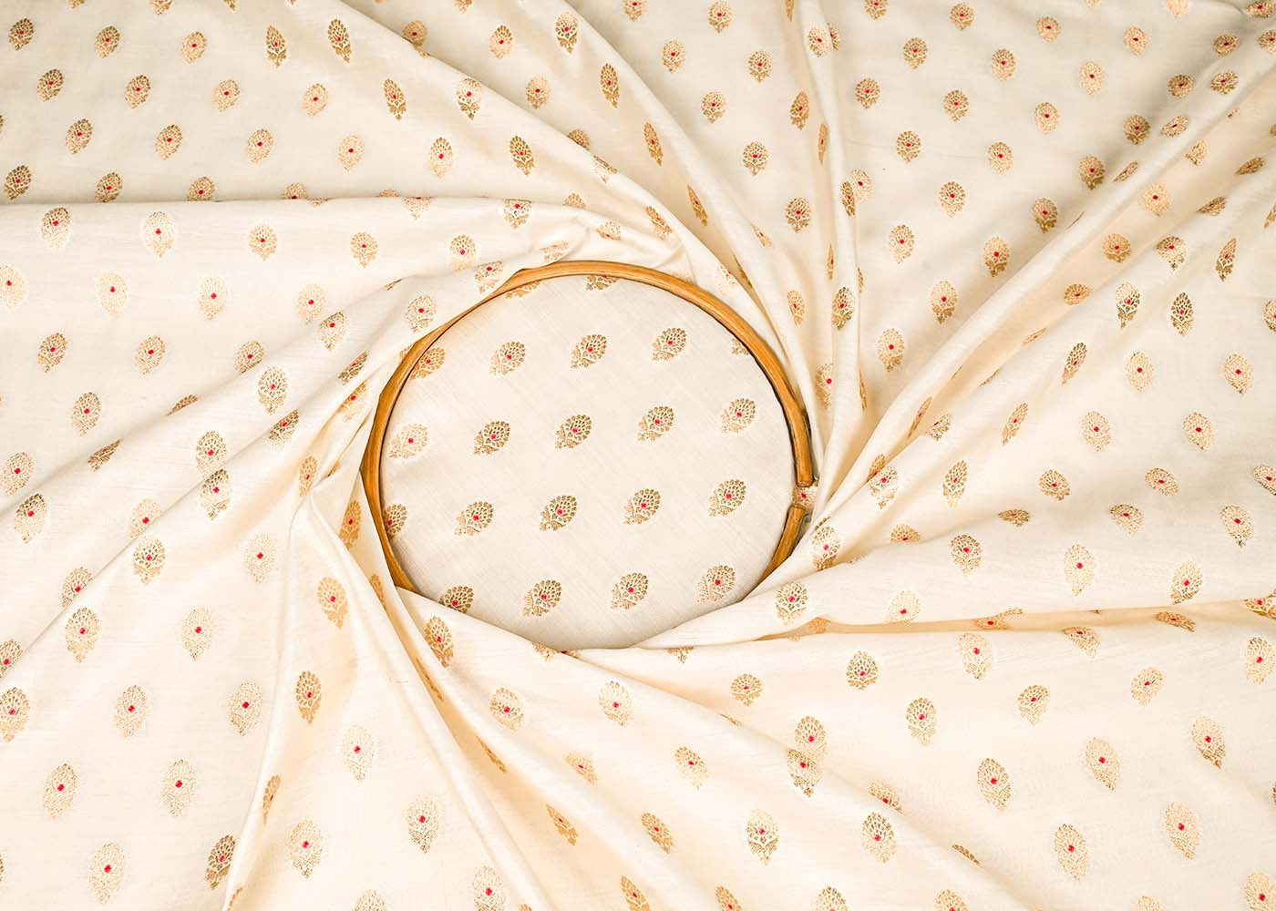 Off-White-Dyeable-Silk-Fabric-With-All-Over-Thread-And-Zari-Handloom-22958-close-view