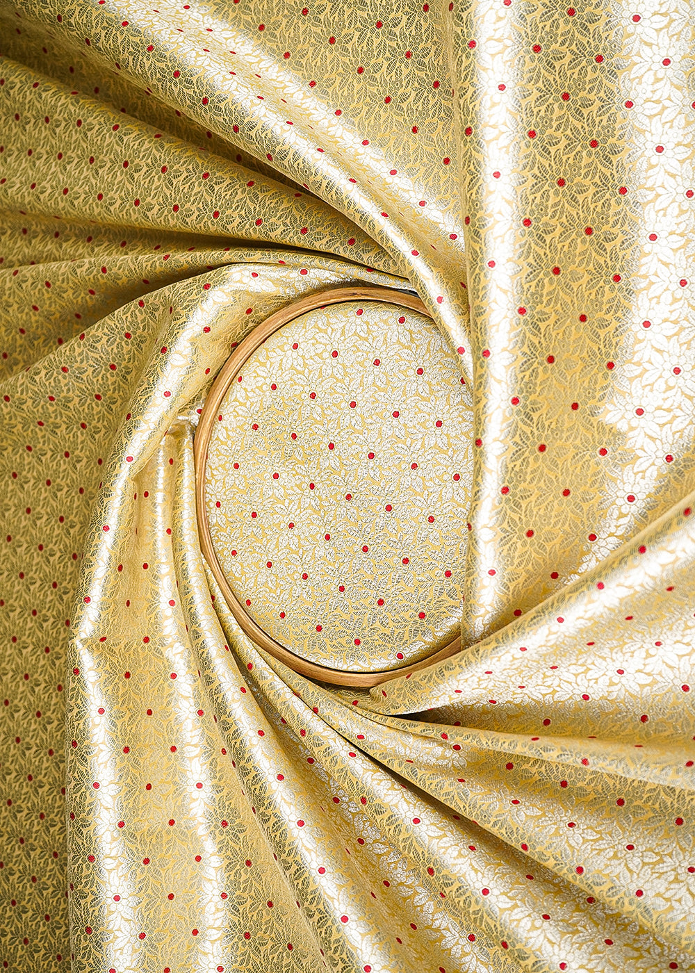 Gold-Banarasi-Brocade-Fabric-With-All-Over-Golden-Zari-Handloom-23005-close-view