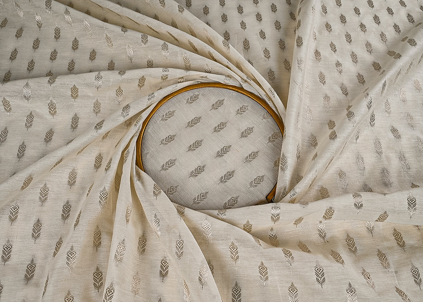 White-Dyeable-Organza-Fabric-With-All-Over-Zari-Handloom-23081-cloes-view
