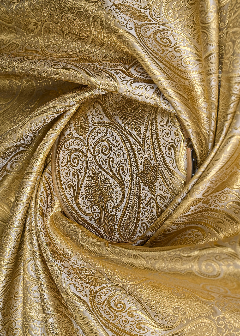 Gold-Banarasi-Brocade-Fabric-With-All-Over-Golden-Zari-Handloom-23169-close-view