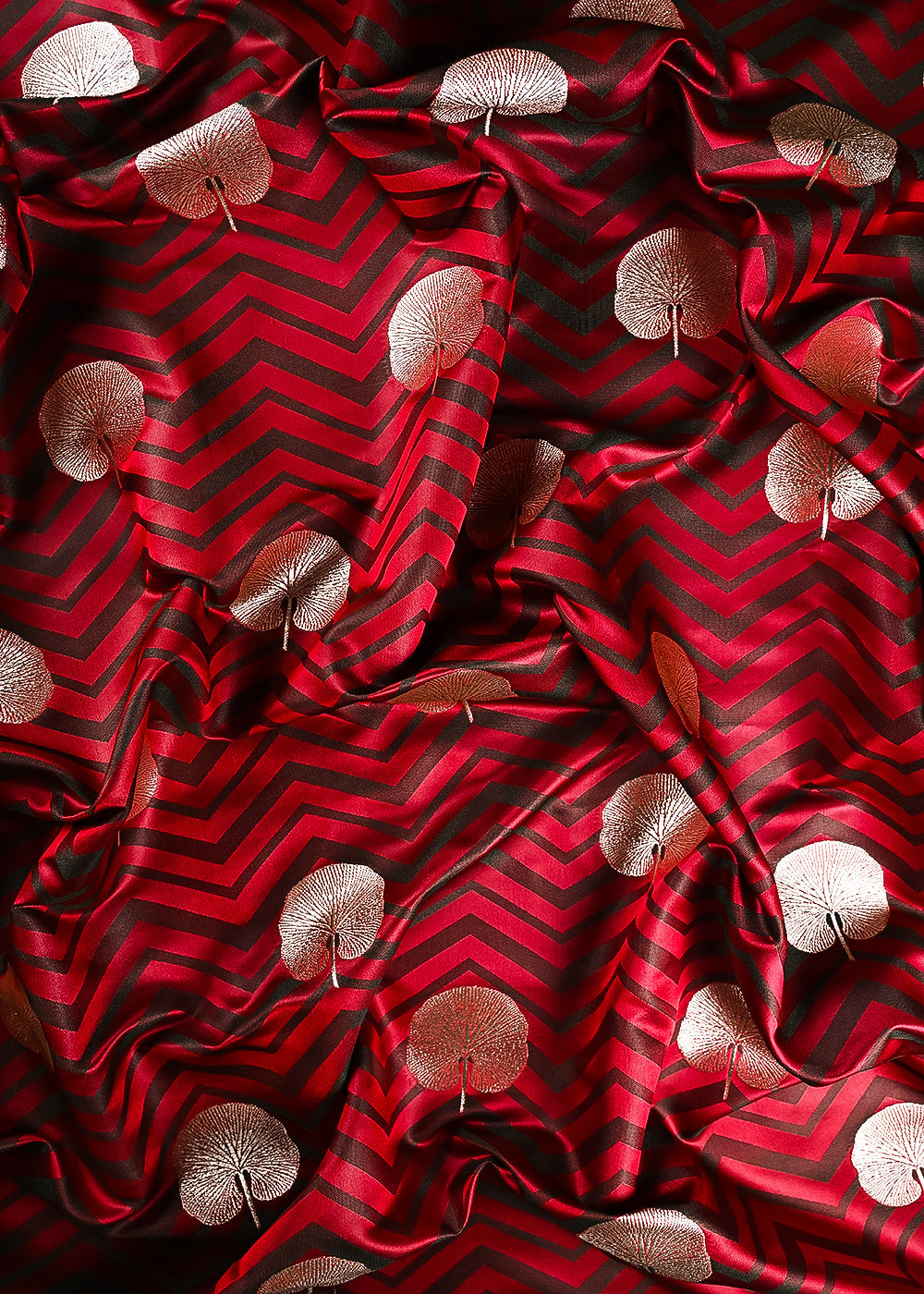 Red-Banarasi-Brocade-Fabric-With-All-Over-Zari-Handloom-24447-flowy-view