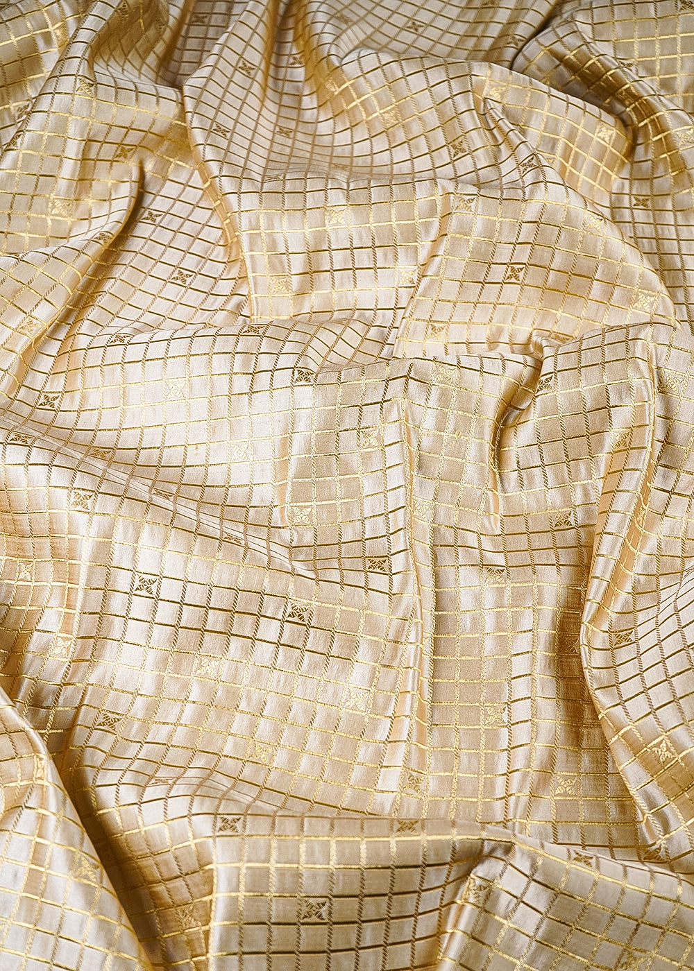 Beige-Banarasi-Brocade-Fabric-With-All-Over-Zari-Handloom-25248-flowy-view