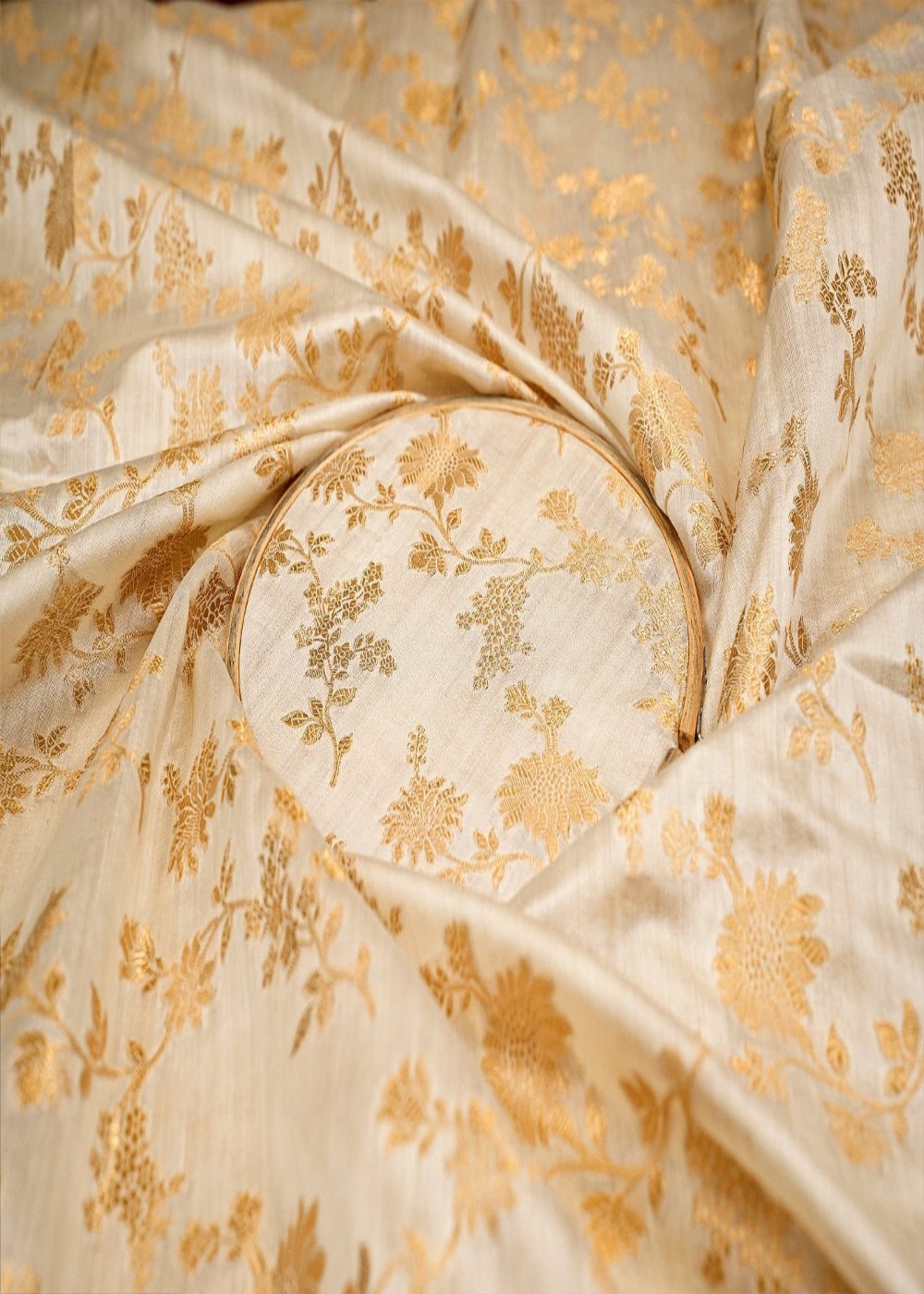 White-Pure-Chinia-Silk-With-Beautiful-Banarasi-Work-10604-close-view