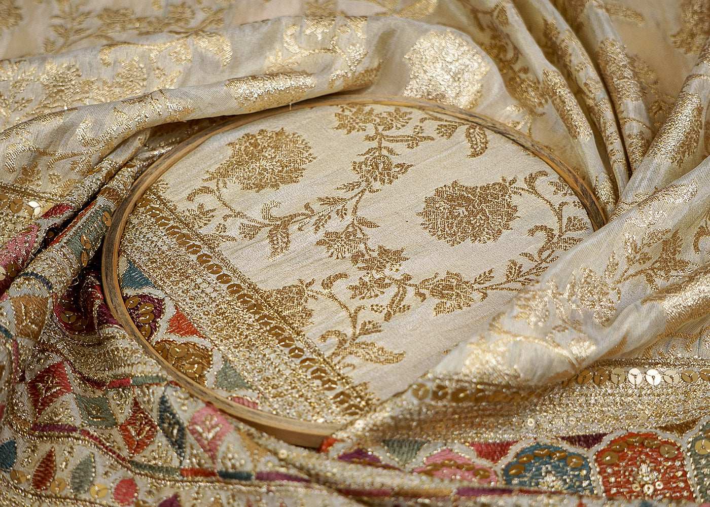 (Pre-Cut 2.6 Mtr) Elegance Banarasi Tissue with All-Golden Thread Handloom and Heavy Border