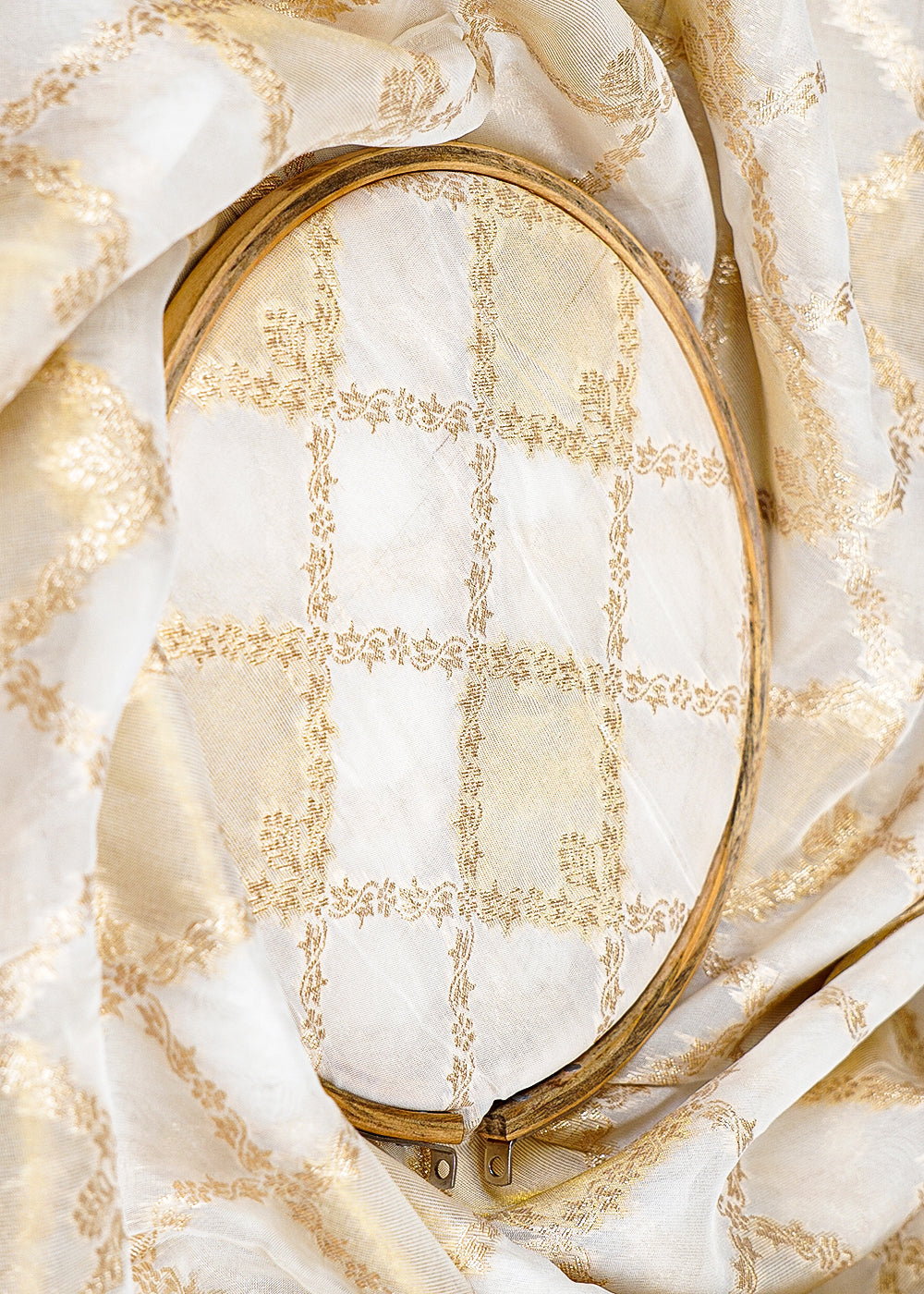 Dyeable-White-Organza-Tissue-Fabric-with-Zari-Jaal-Pattern-Handloom-12825-close-view
