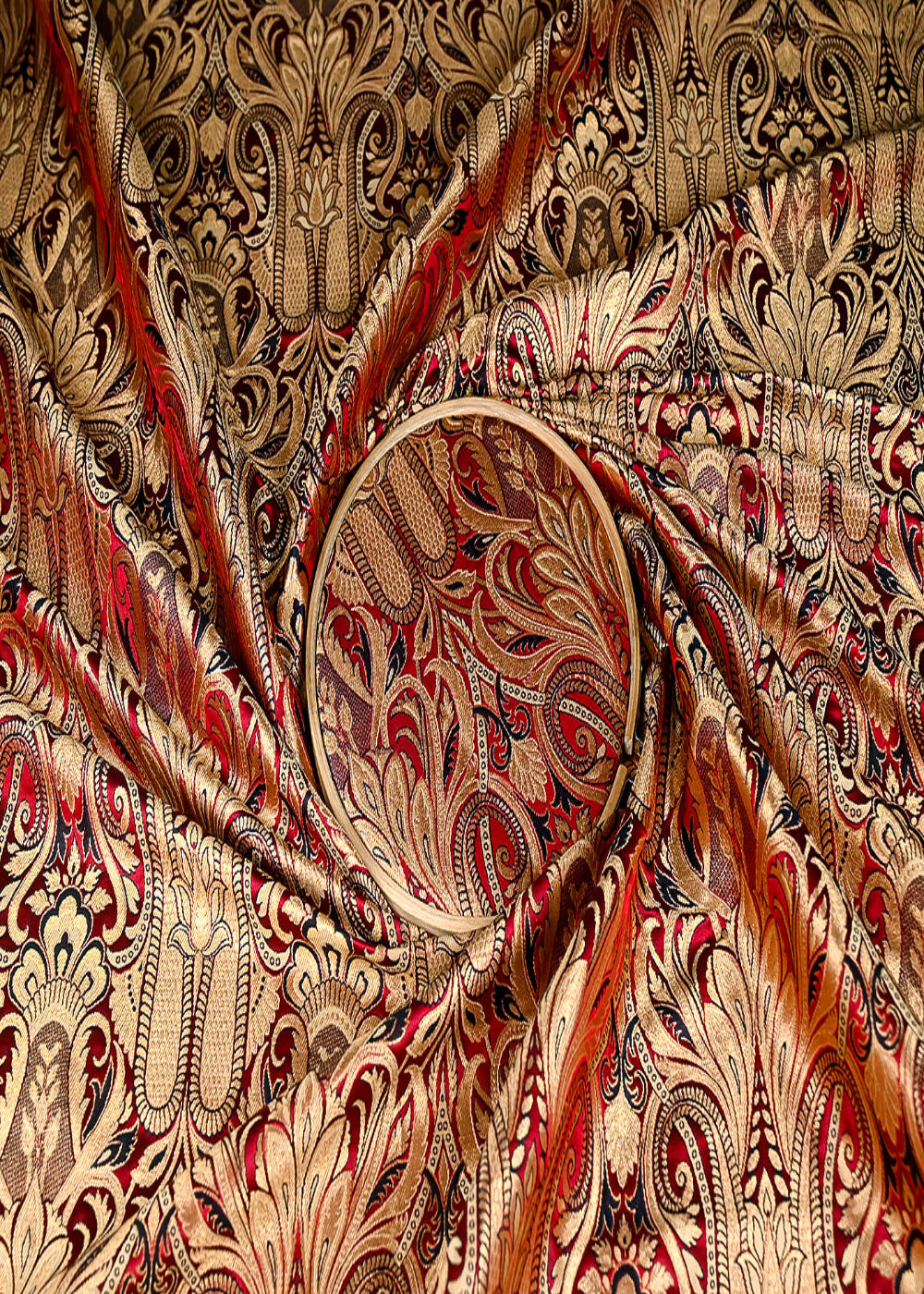 (Pre-Cut-1-MTR)-Maroon-Banarasi-Brocade-Fabric-With-All-Over-Thread-And-Zari-Handloom-18747