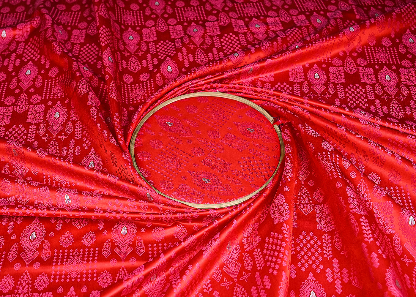 (Pre-Cut 1 MTR) Red Banarasi Brocade Fabric With All Over Thread And Zari Handloom 18798