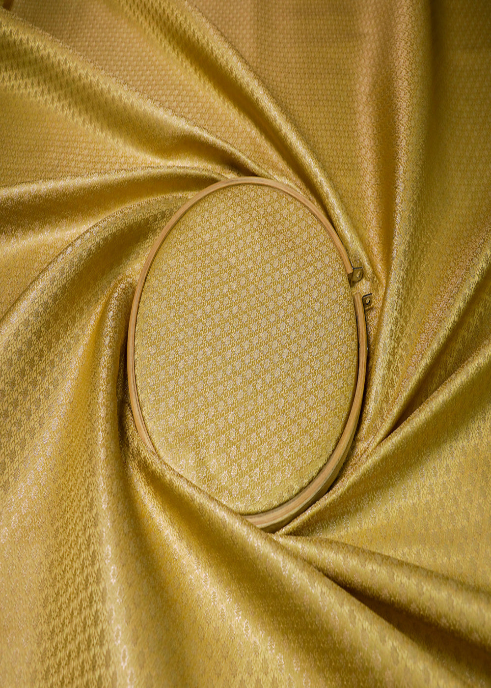 Golden-Banarasi-Brocade-Fabric-With-All-Over-Golden-Zari-Handloom-19042-close-view