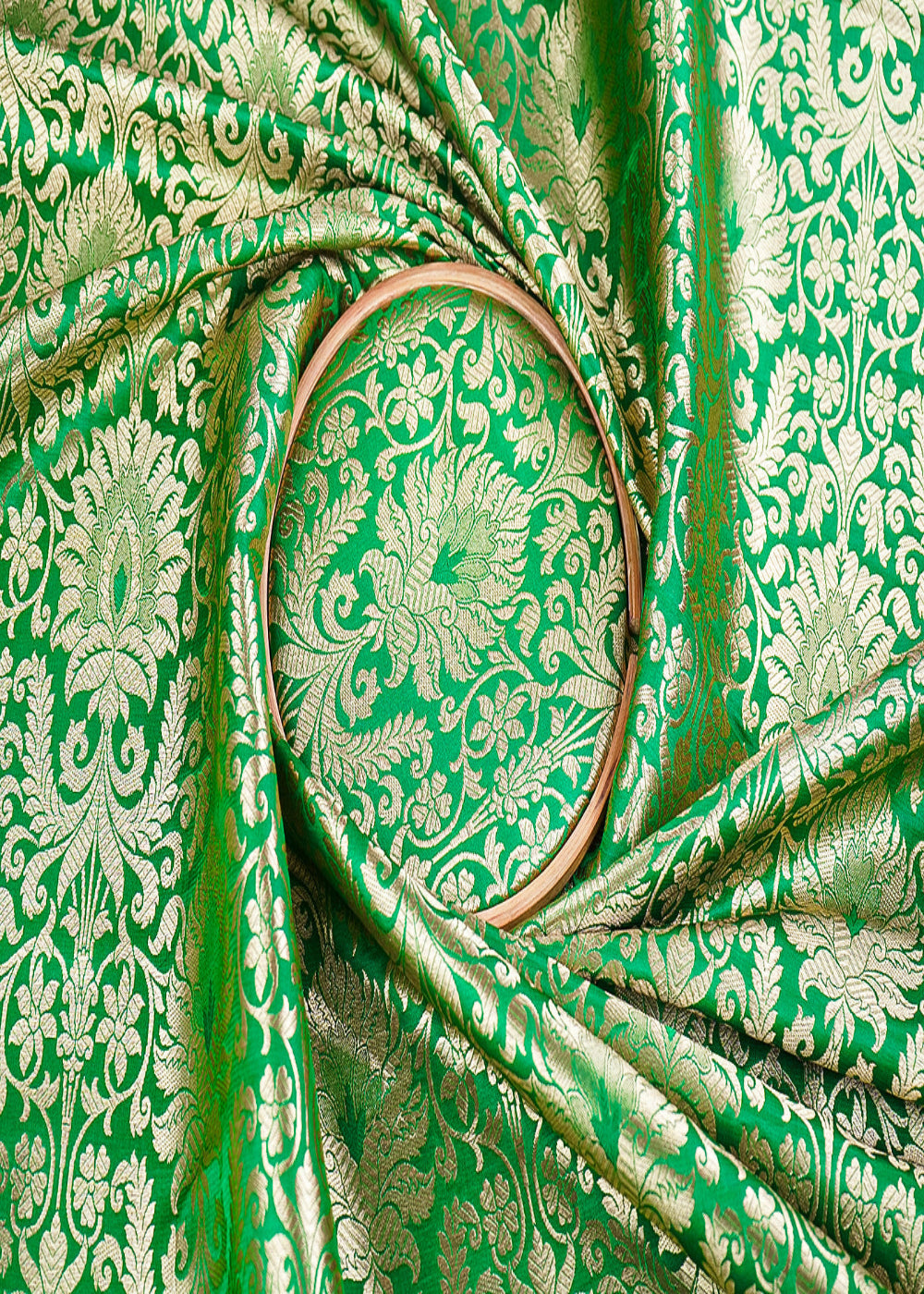 Green-Banarasi-Brocade-Fabric-with-Allover-Golden-Zari-Handloom-19878-close-view