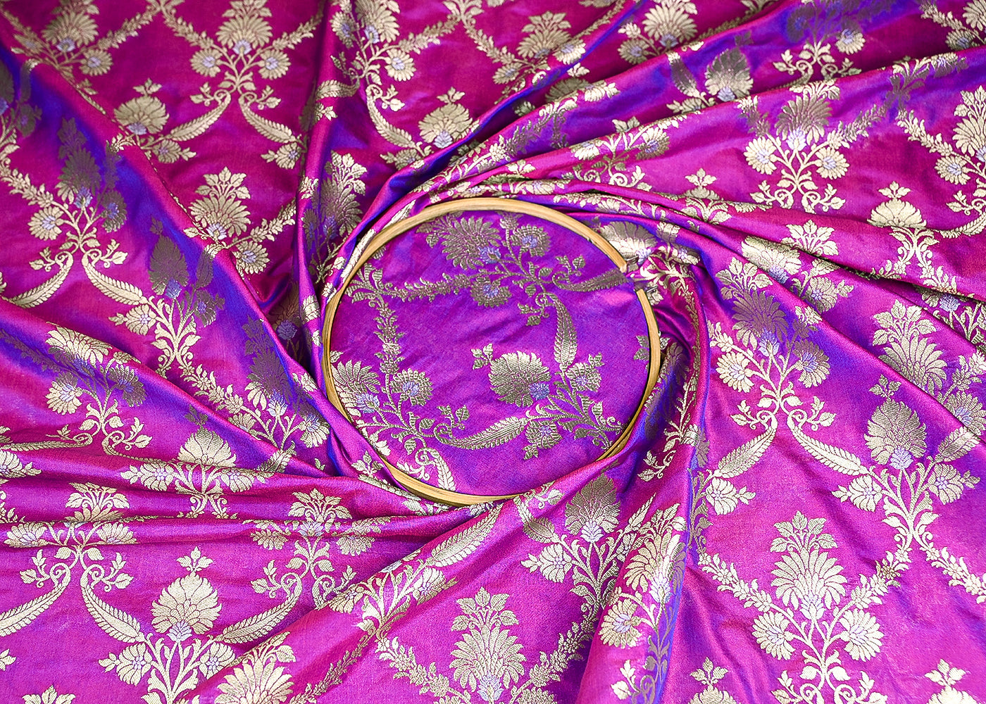 Light-Purple-Banarasi-Brocade-Fabric-With-All-Over-Golden-Zari-Handloom-20024-close-view