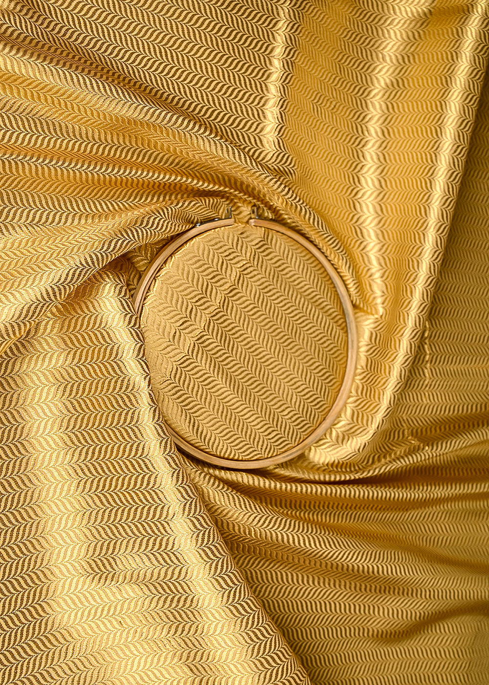 Golden-Banarasi-Brocade-Fabric-With-All-Over-Golden-Zari-Handloom-20149-close-view