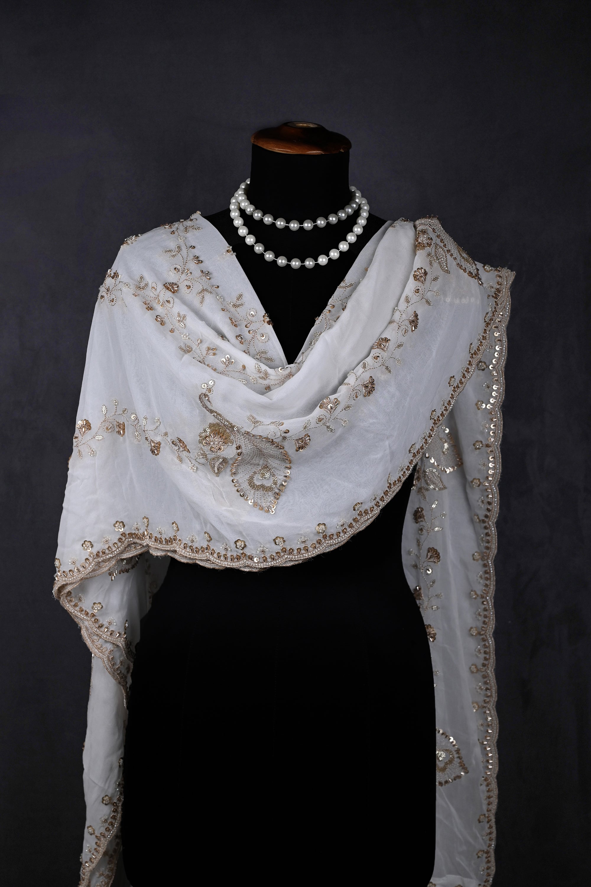 White-Georgette-Dupatta-With-All-Over-Bead,-Sequins-And-Katdana-Work-21060-wearing-view