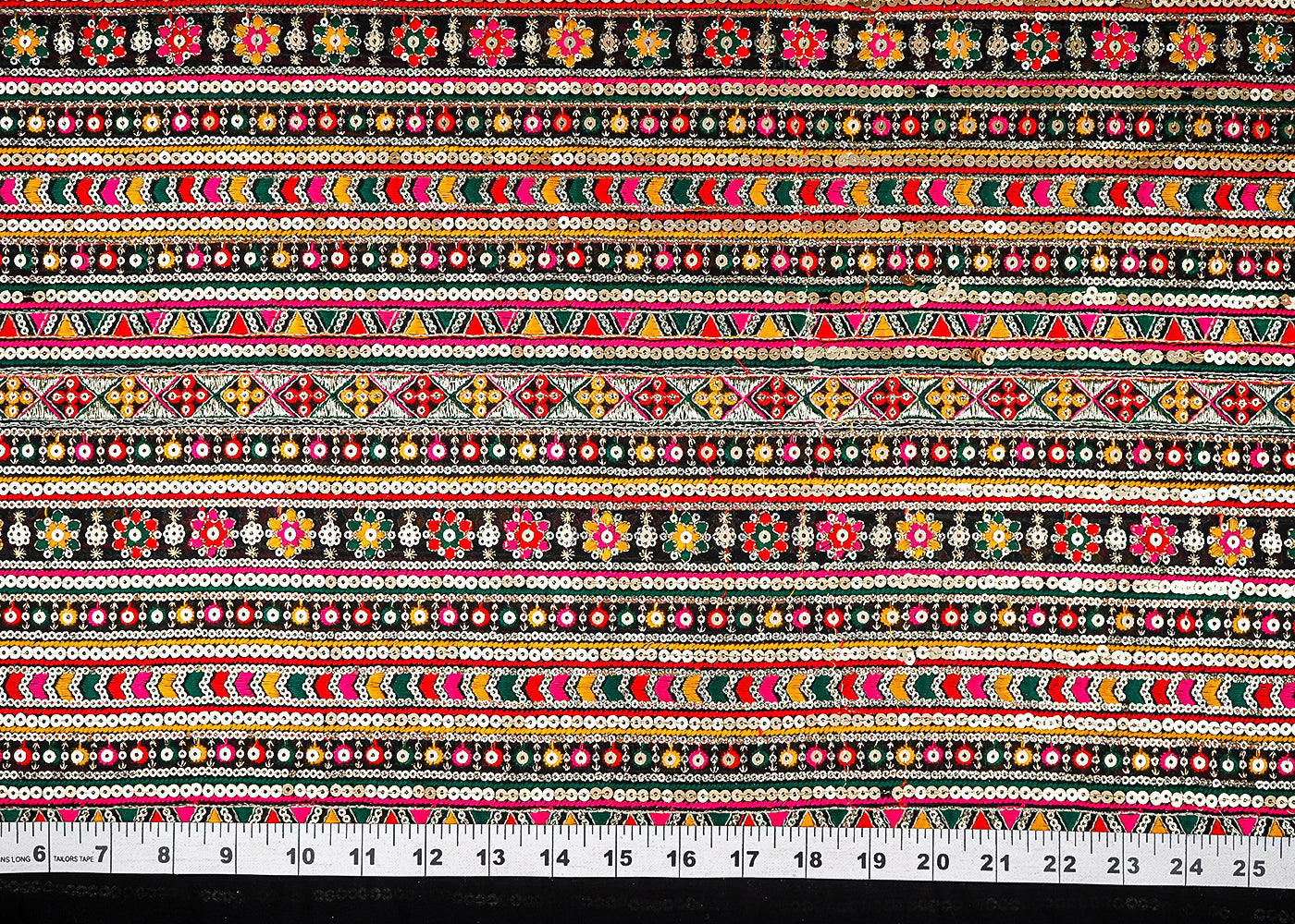 Black-Georgette-Fabric-With-All-Over-Thread,-Sequins-And-Zari-Work-21248-measurement-view