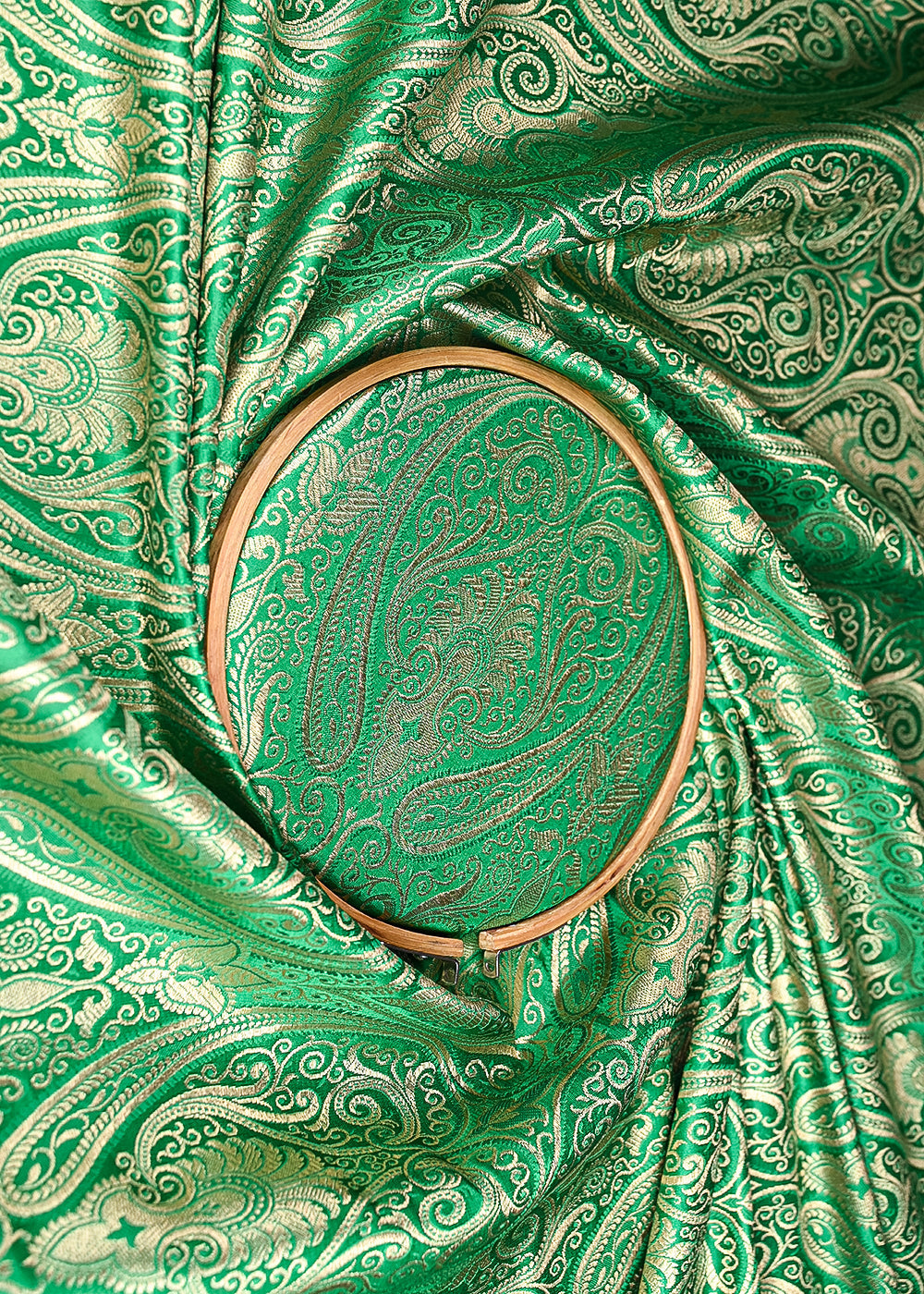 Green-Banarasi-Brocade-Fabric-With-All-Over-Golden-Zari-Handloom-21318-close-view