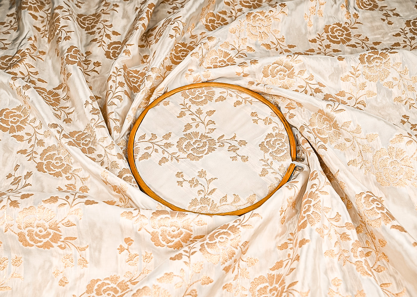 White Dyeable Crepe Fabric With All Over Zari Handloom 21690