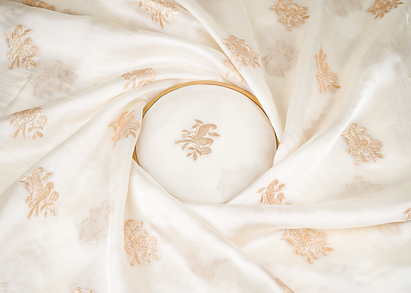 White-Dyeable-Organza-Satin-Fabric-With-All-Over-Zari-Handloom-21701-close-view