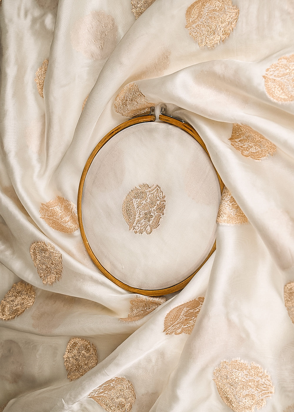 White-Dyeable-Organza-Satin-Fabric-With-All-Over-Zari-Handloom-21702-close-view
