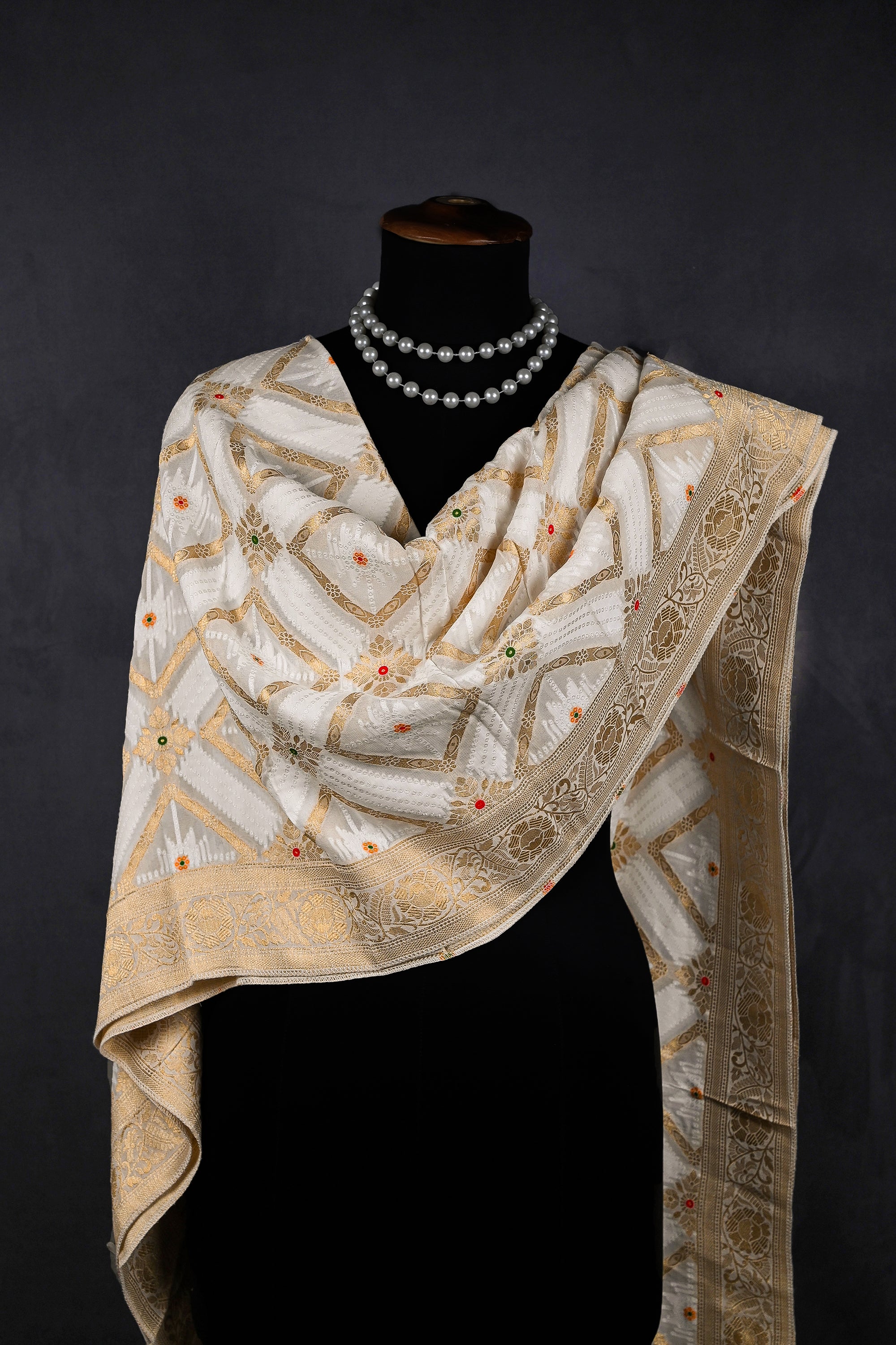 White-Georgette-Dupatta-With-All-Over-Zari-Handloom-21734-wearing-view