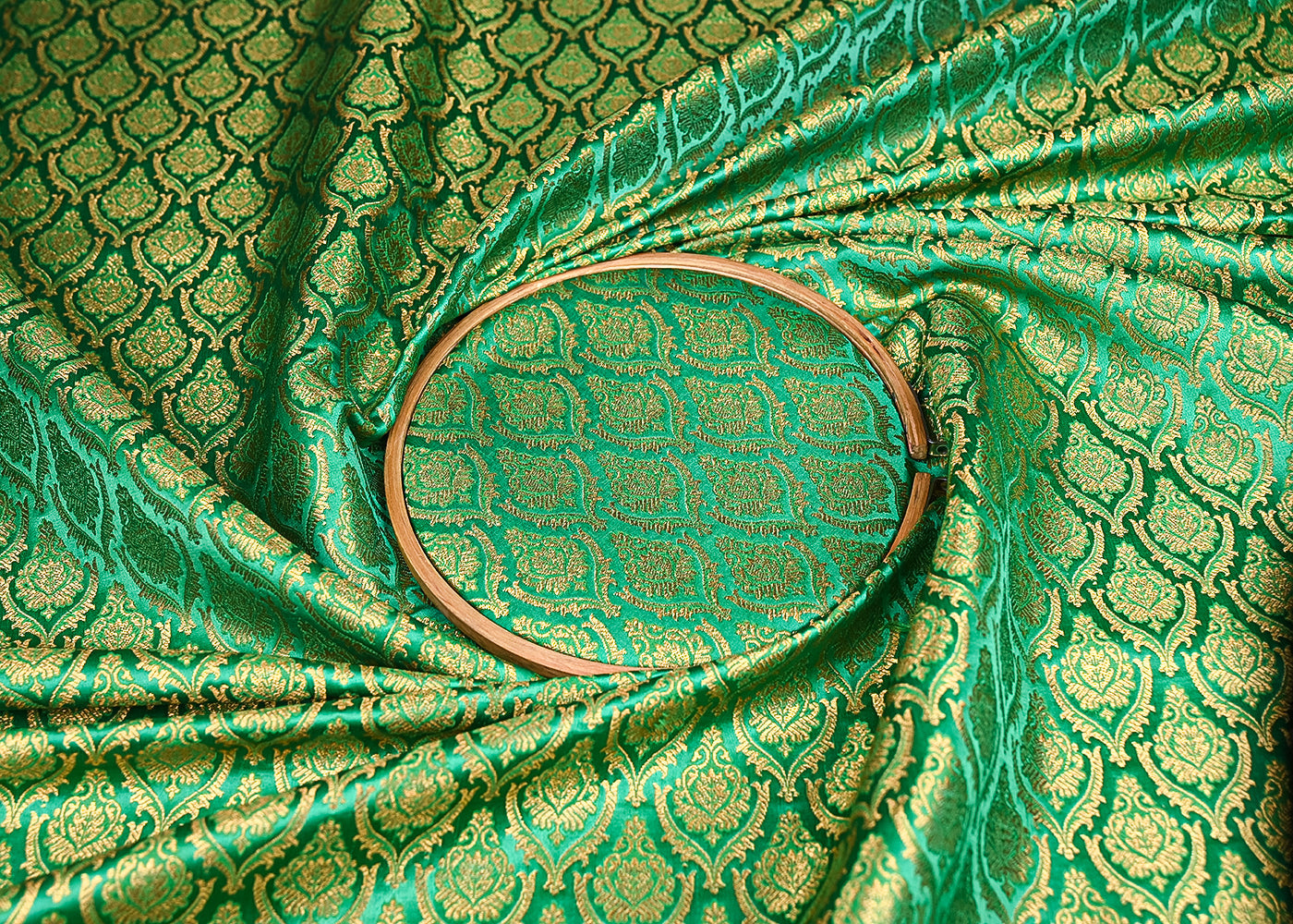 Green-Banarasi-Brocade-Fabric-With-All-Over-Thread-And-Golden-Zari-Handloom-21824-close-view