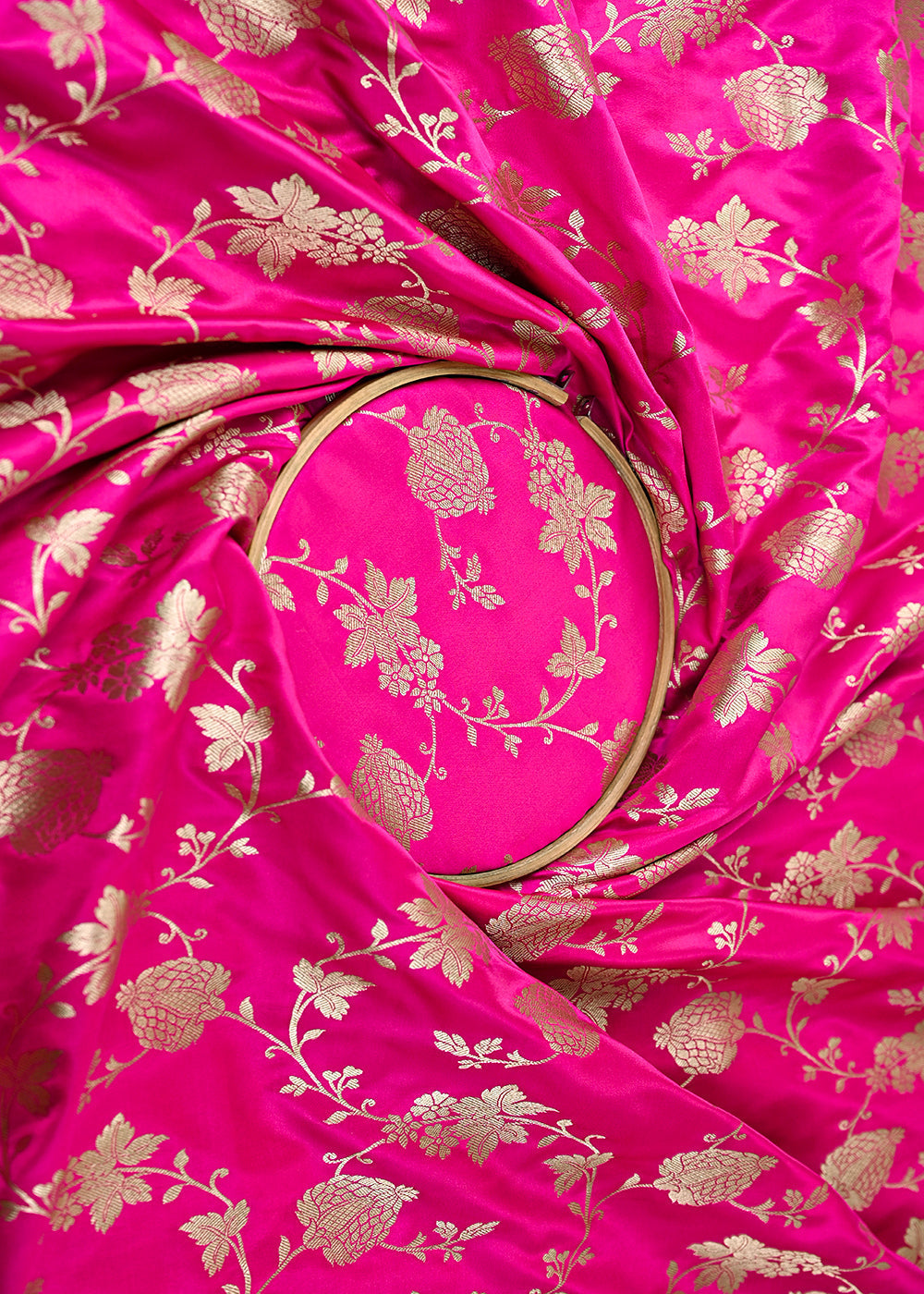 Magenta-Banarasi-Brocade-Fabric-With-All-Over-Zari-Handloom-22231-close-view
