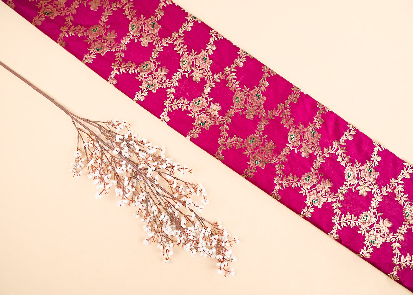 Magenta-Banarasi-Brocade-Fabric-With-All-Over-Thread-And-Zari-Handloom-22310