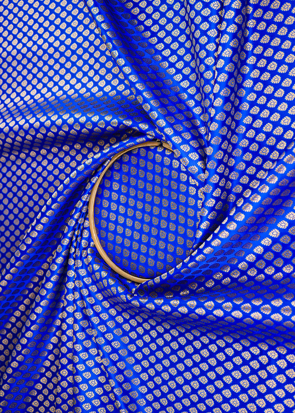 royal-blue-banarasi-brocade-fabric-with-all-over-zari-handloom-22708-close-view